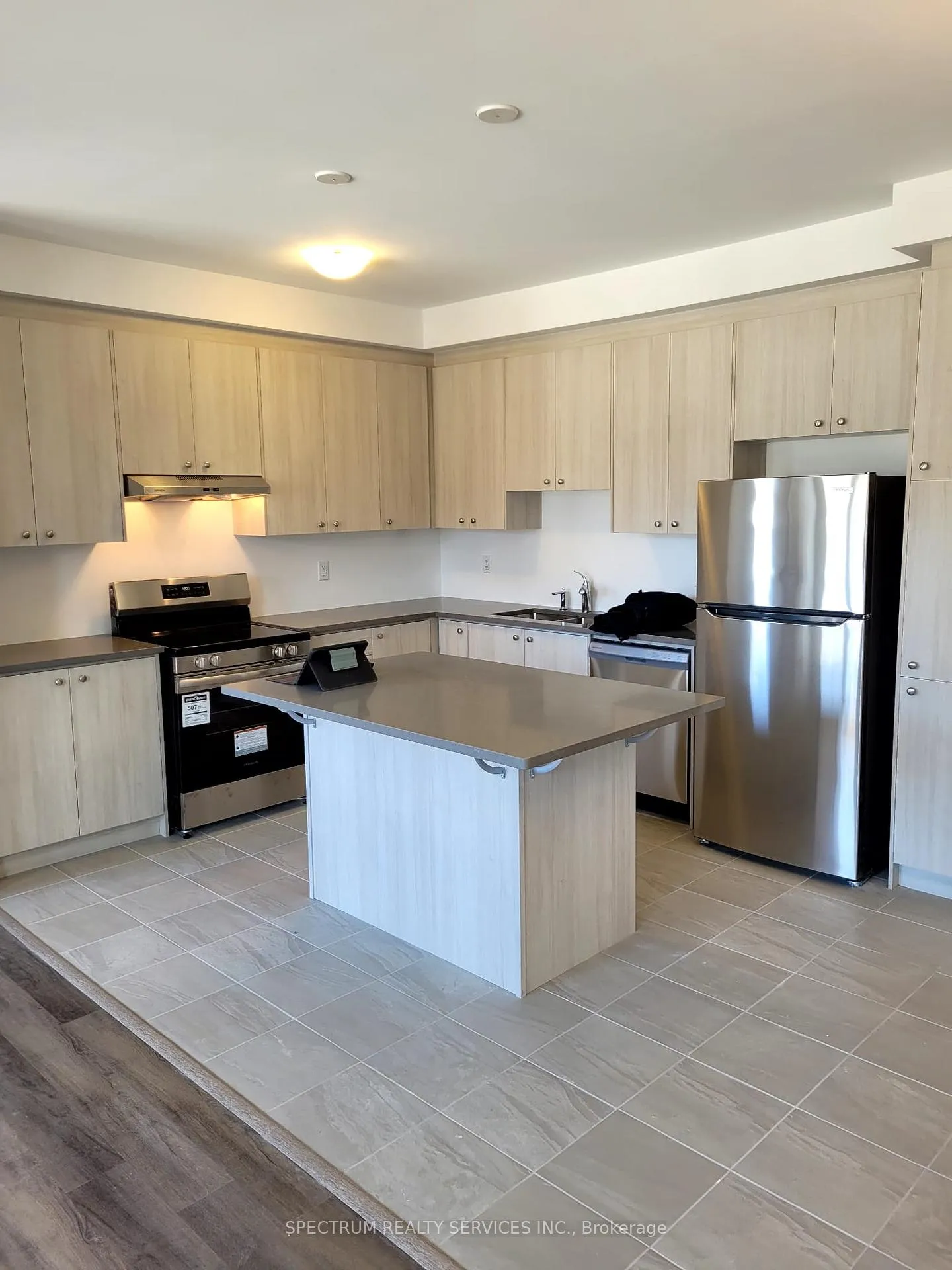 Photo 3 of 94 Ennerdale Street, Barrie, Rural Barrie Southwest — HOMEH