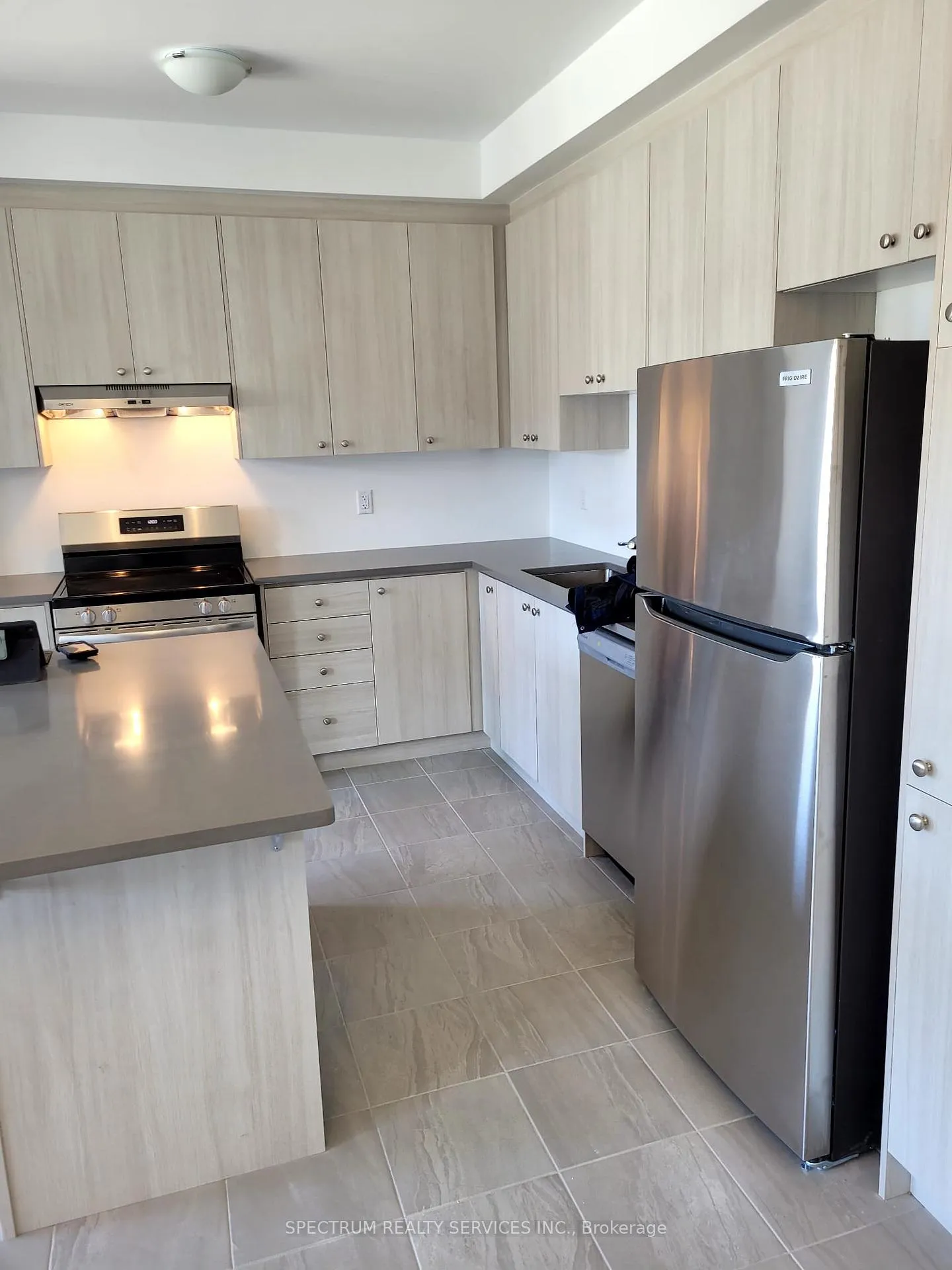 Photo 4 of 94 Ennerdale Street, Barrie, Rural Barrie Southwest — HOMEH