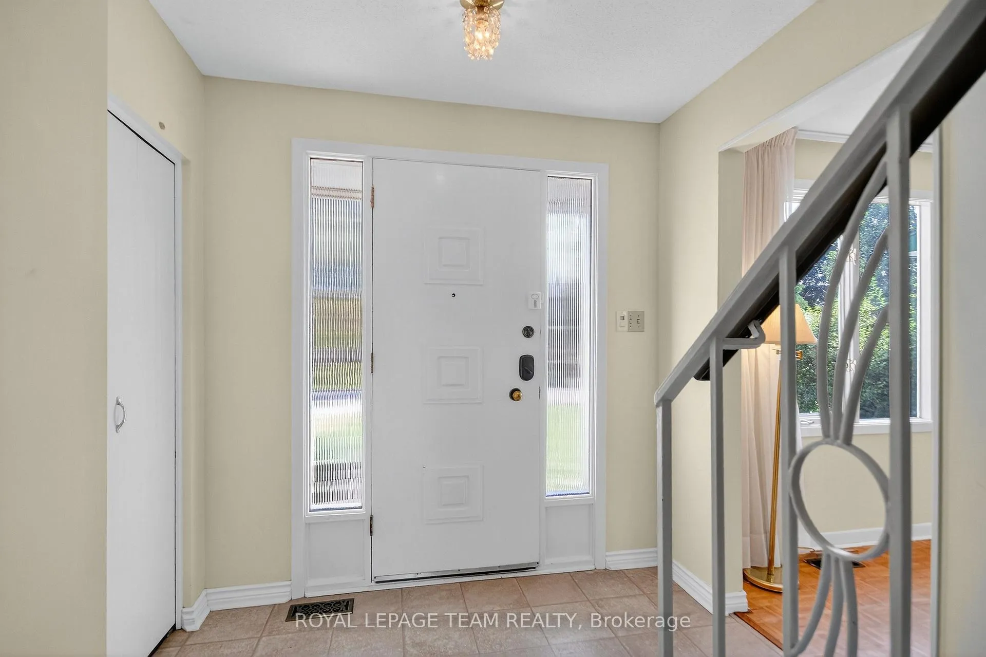 Photo 3 of 1264 Morrison Drive, Ottawa, Redwood Park — HOMEH