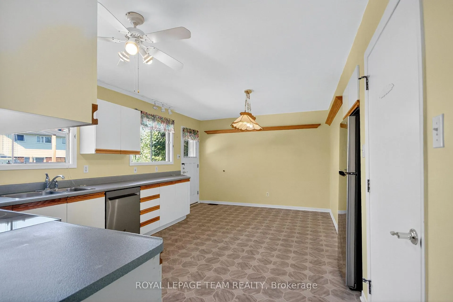 Photo 16 of 1264 Morrison Drive, Ottawa, Redwood Park — HOMEH