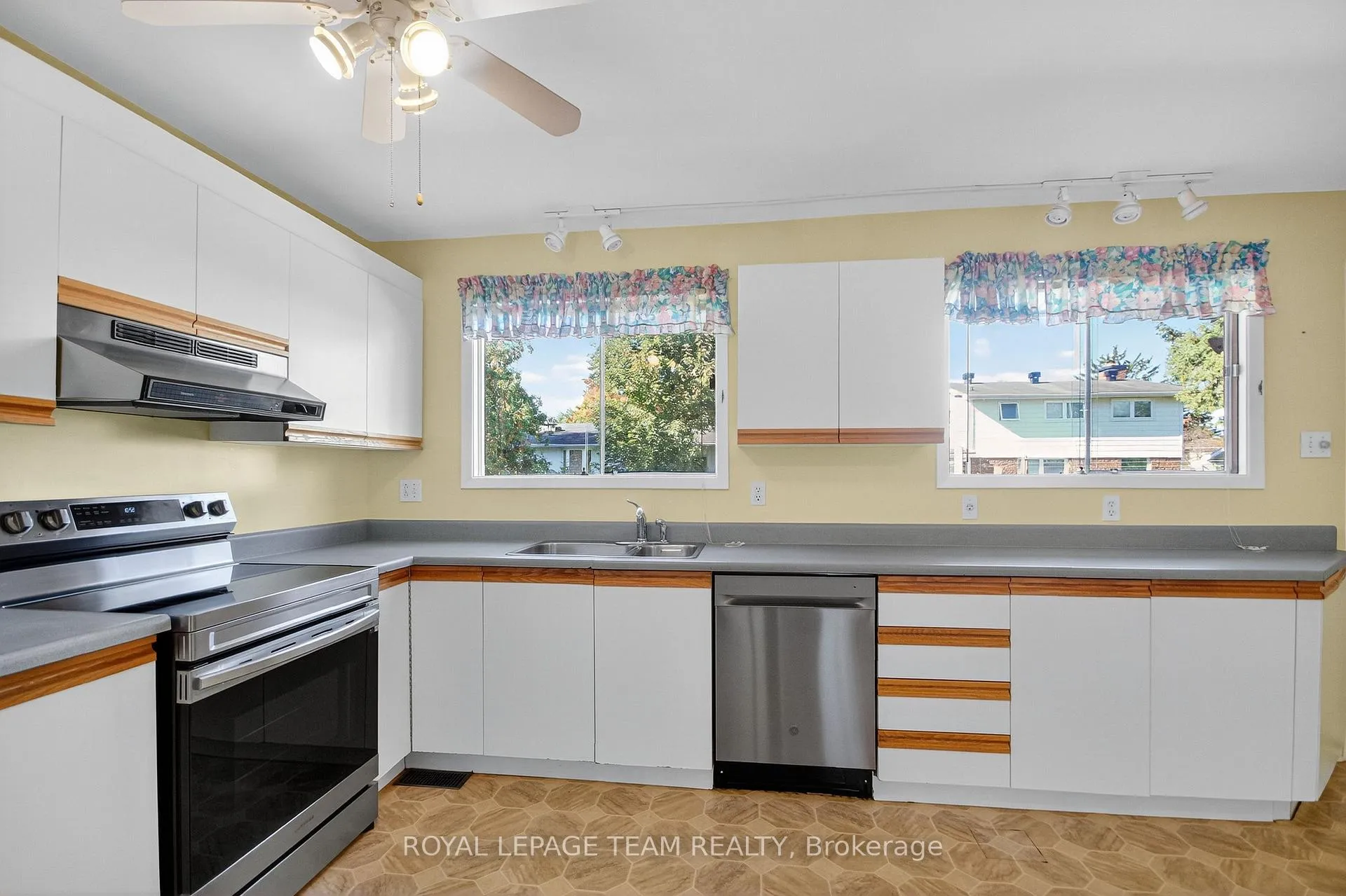Photo 22 of 1264 Morrison Drive, Ottawa, Redwood Park — HOMEH