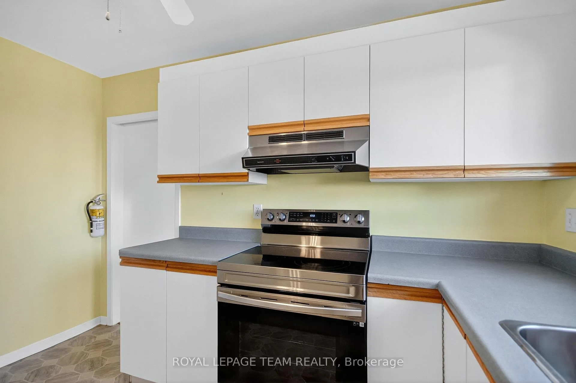 Photo 23 of 1264 Morrison Drive, Ottawa, Redwood Park — HOMEH