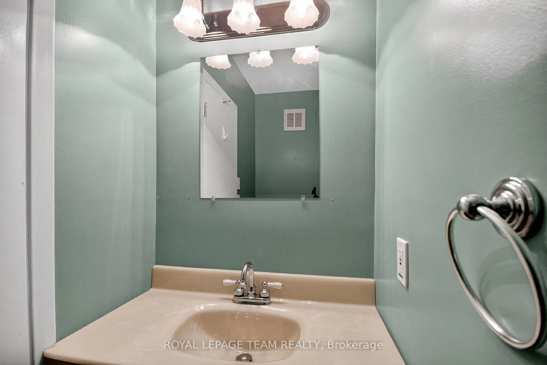 Photo 45 of 1264 Morrison Drive, Ottawa, Redwood Park — HOMEH