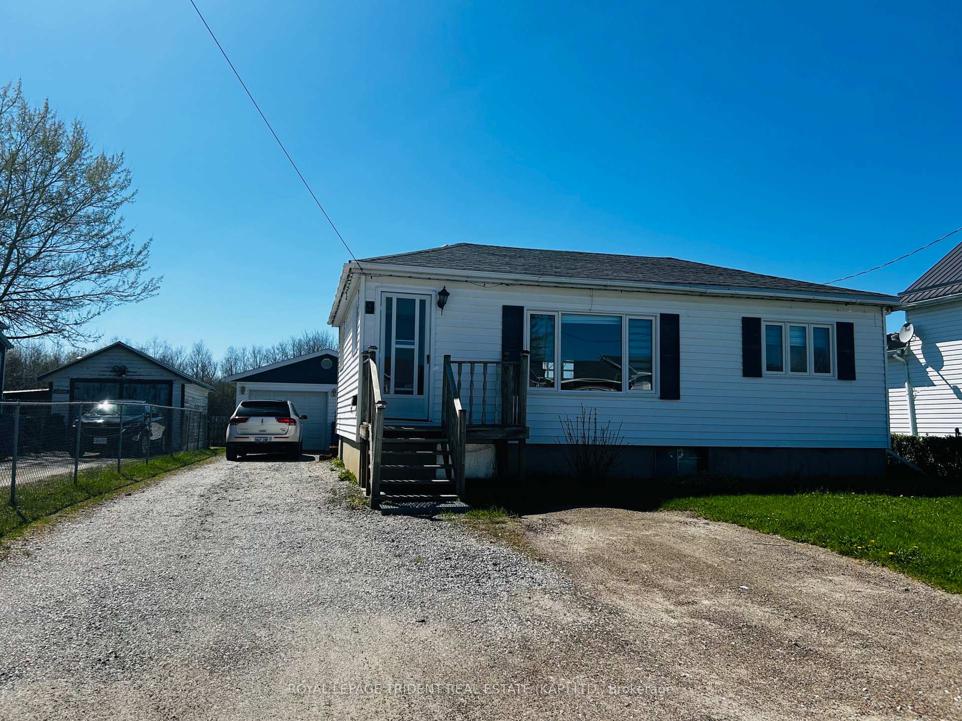 Photo 1 of 9 Ontario Avenue, Kapuskasing — HOMEH