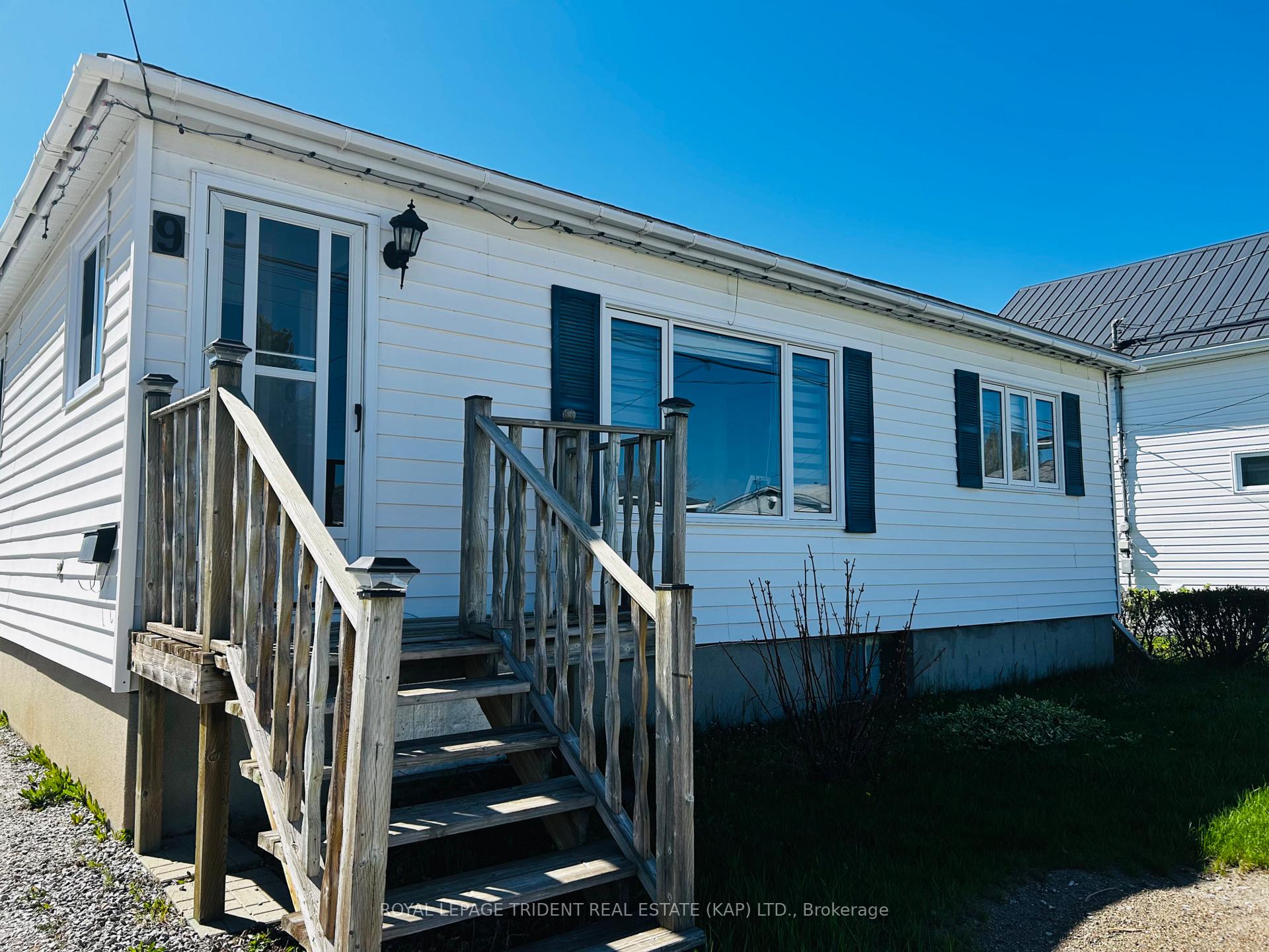 Photo 2 of 9 Ontario Avenue, Kapuskasing — HOMEH