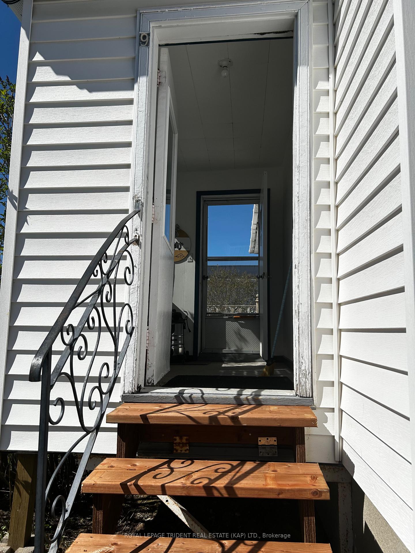 Photo 3 of 9 Ontario Avenue, Kapuskasing — HOMEH