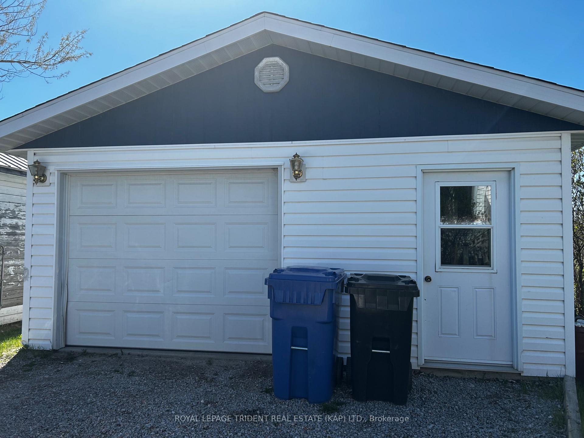 Photo 4 of 9 Ontario Avenue, Kapuskasing — HOMEH
