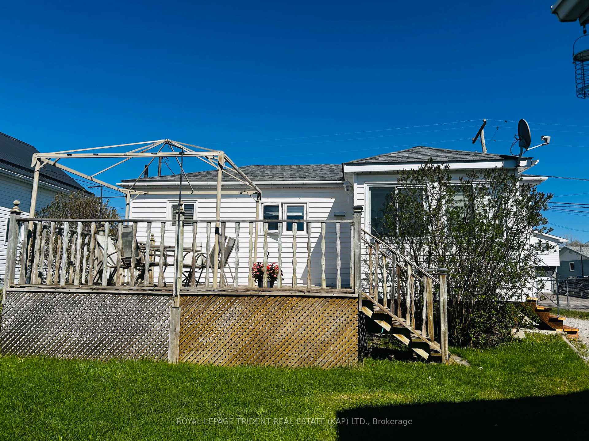 Photo 6 of 9 Ontario Avenue, Kapuskasing — HOMEH