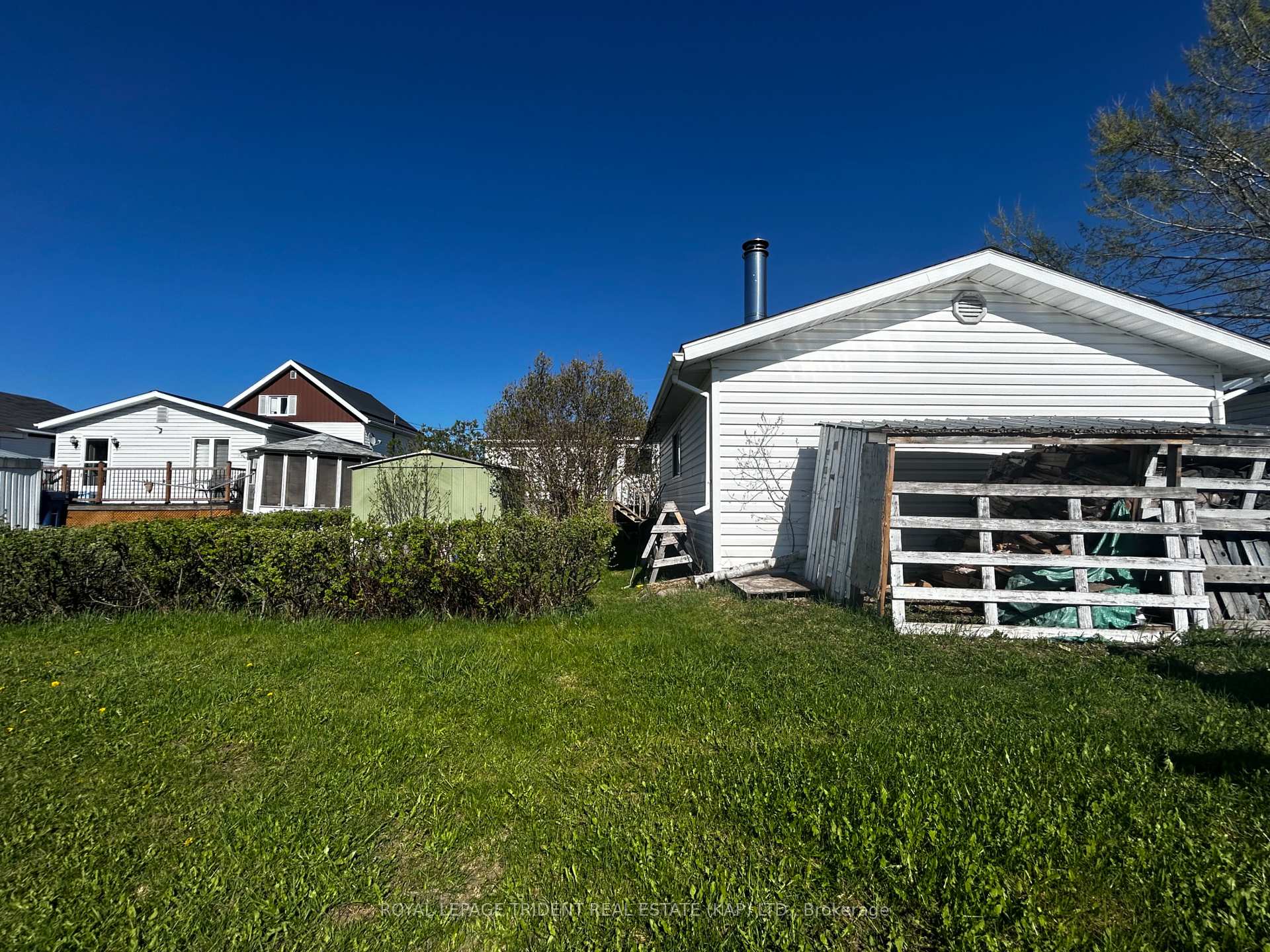 Photo 11 of 9 Ontario Avenue, Kapuskasing — HOMEH