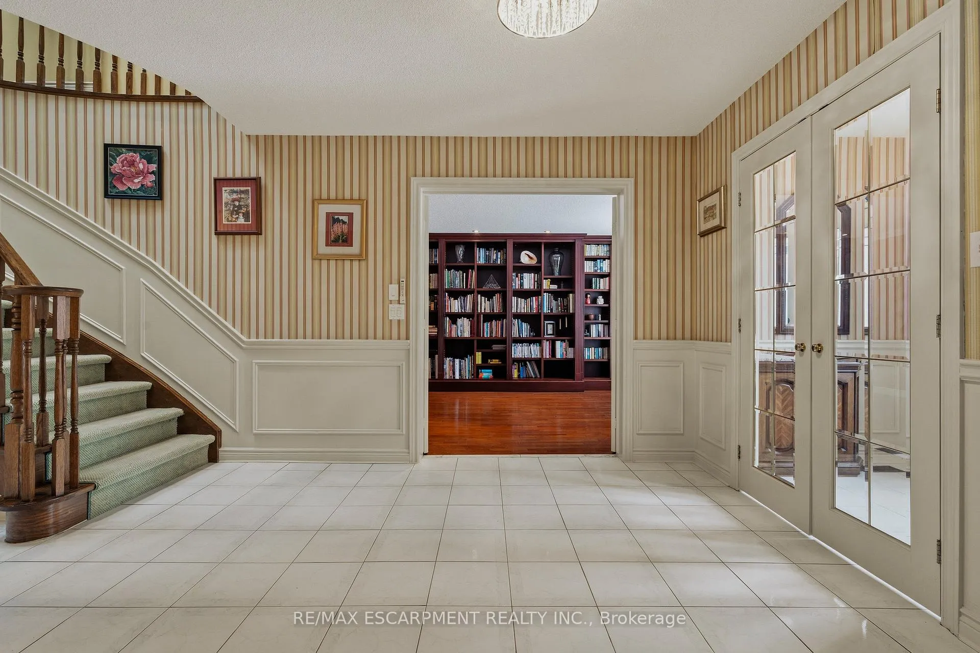 Photo 3 of 141 Garden Avenue, Hamilton, Ancaster — HOMEH