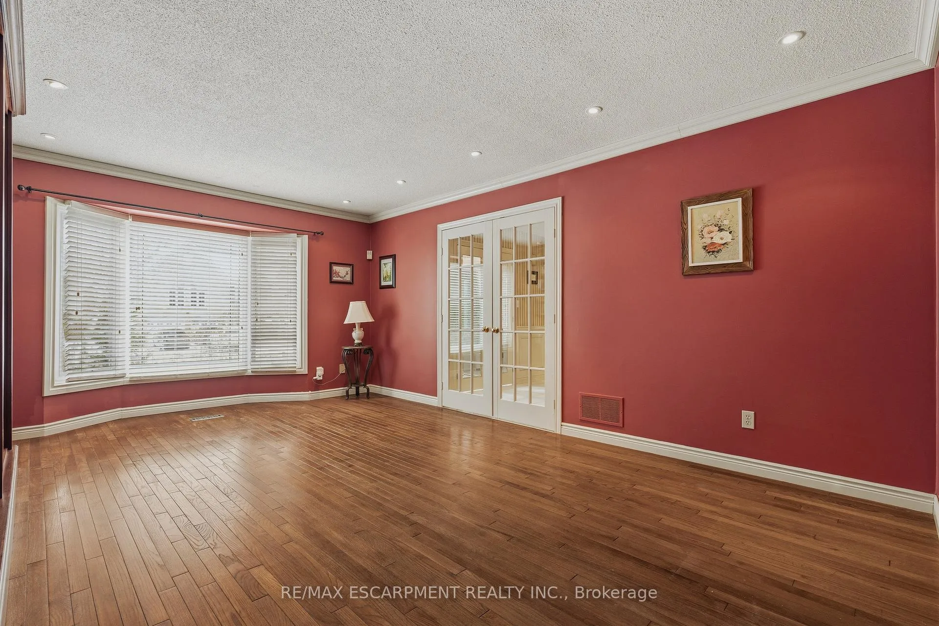 Photo 5 of 141 Garden Avenue, Hamilton, Ancaster — HOMEH