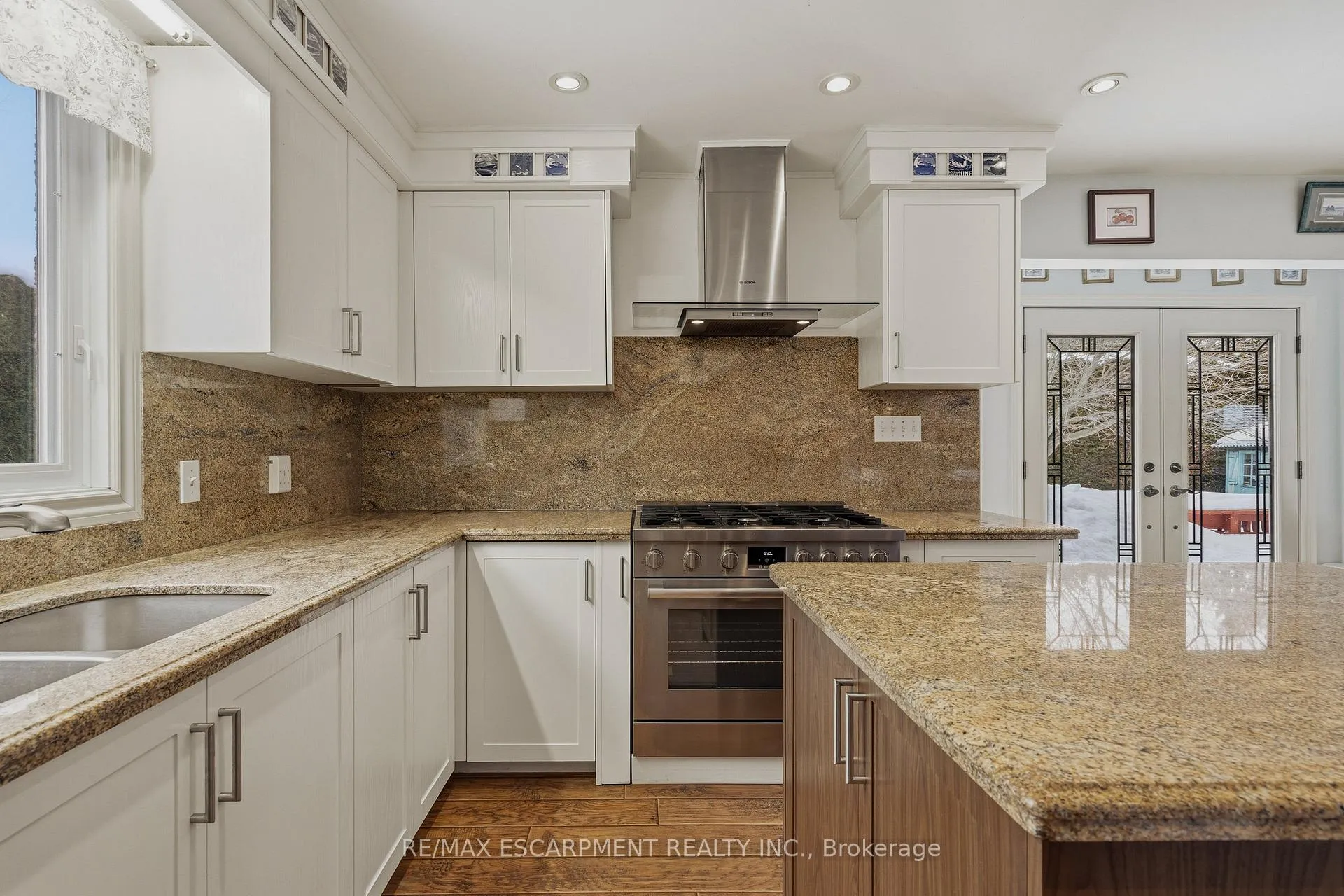 Photo 12 of 141 Garden Avenue, Hamilton, Ancaster — HOMEH
