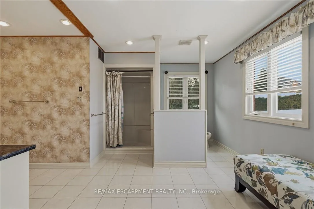Photo 26 of 141 Garden Avenue, Hamilton, Ancaster — HOMEH