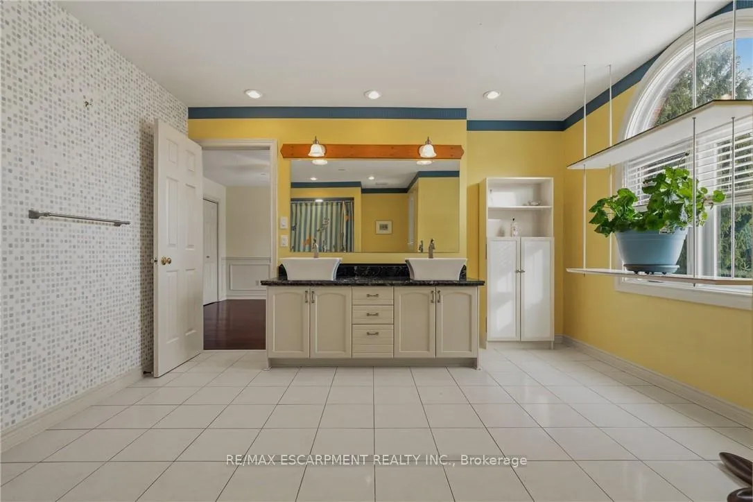 Photo 28 of 141 Garden Avenue, Hamilton, Ancaster — HOMEH