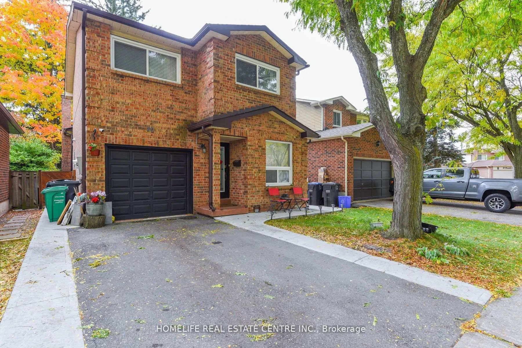 Photo 2 of 20 Oleander Crescent, Brampton, Heart Lake East — HOMEH