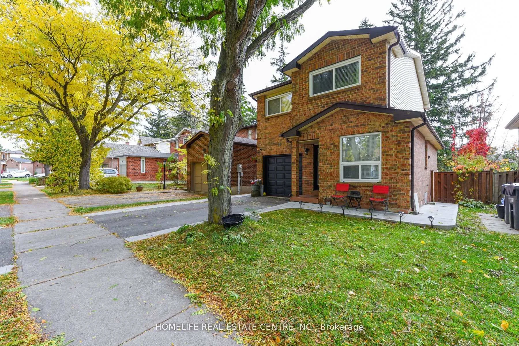 Photo 4 of 20 Oleander Crescent, Brampton, Heart Lake East — HOMEH