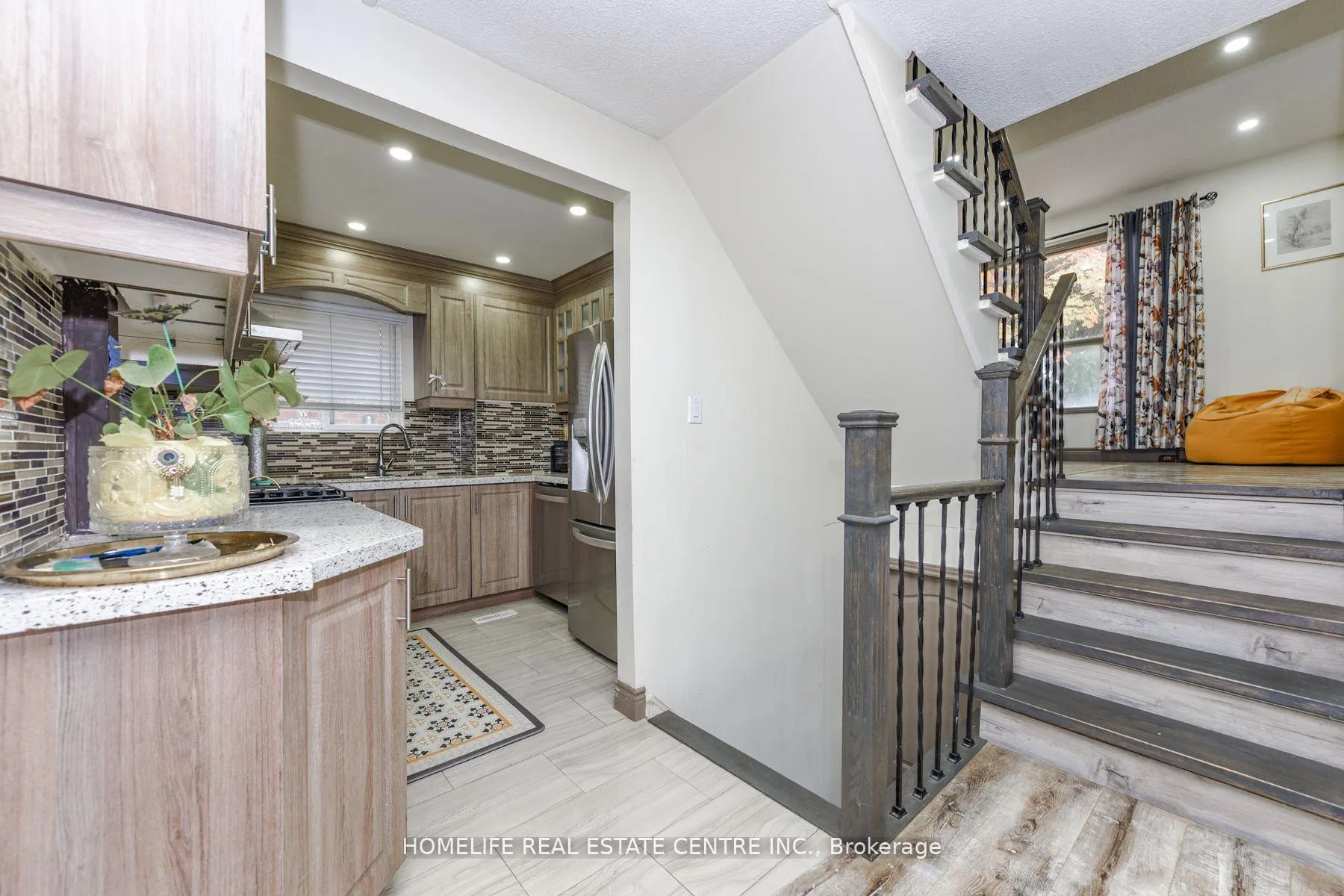 Photo 10 of 20 Oleander Crescent, Brampton, Heart Lake East — HOMEH