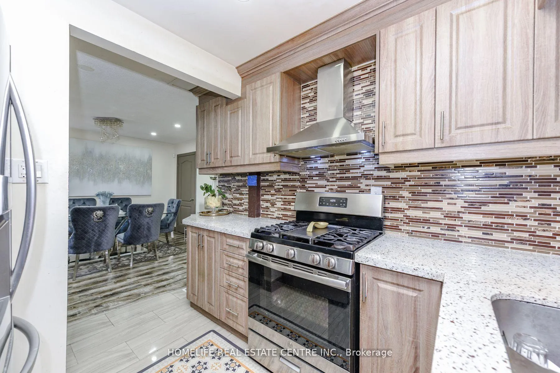Photo 12 of 20 Oleander Crescent, Brampton, Heart Lake East — HOMEH