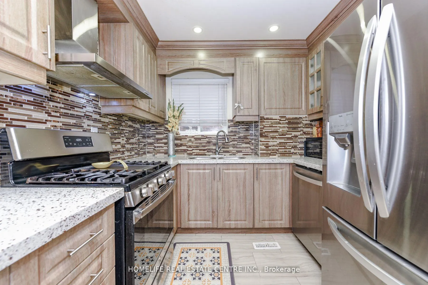 Photo 13 of 20 Oleander Crescent, Brampton, Heart Lake East — HOMEH