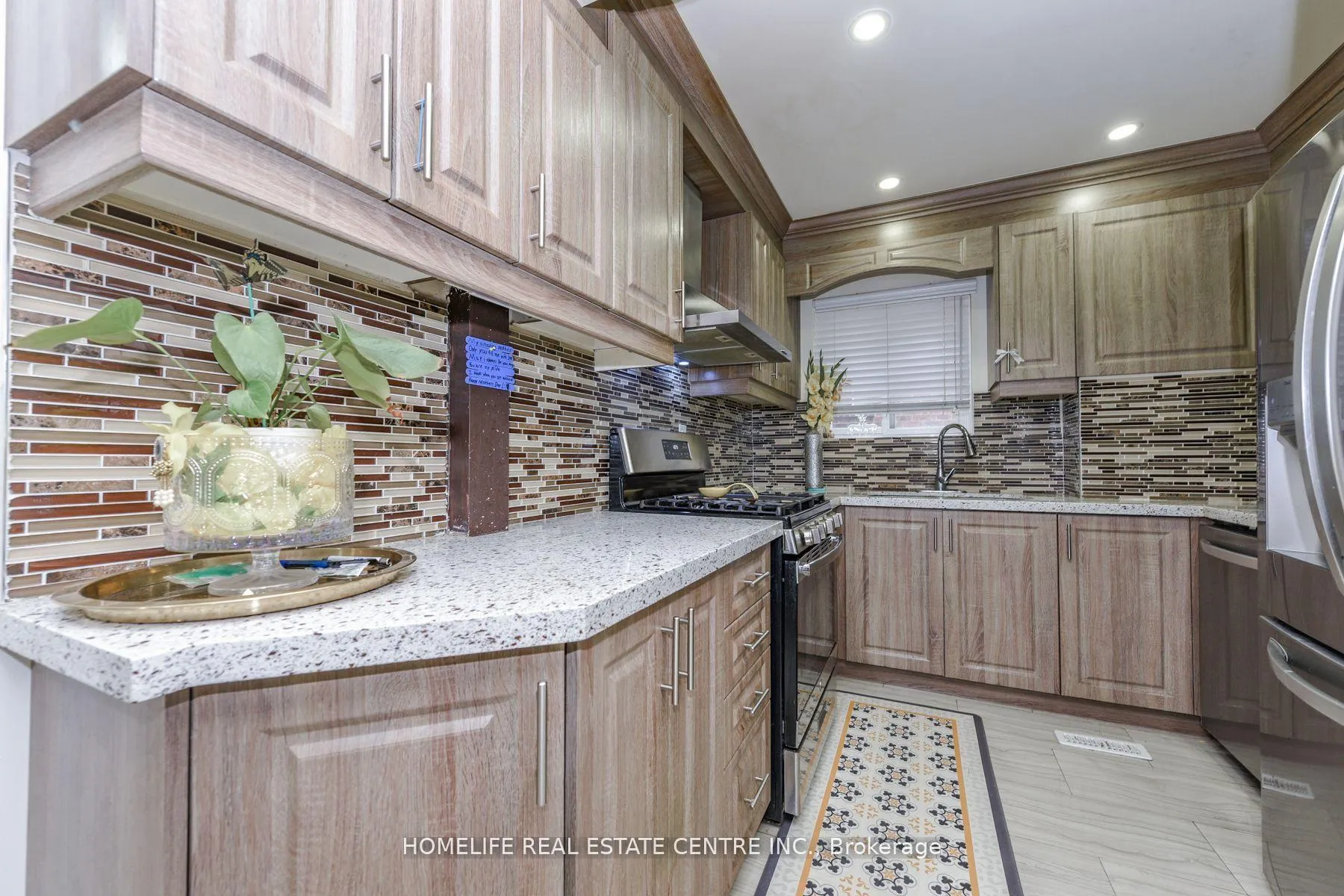 Photo 14 of 20 Oleander Crescent, Brampton, Heart Lake East — HOMEH