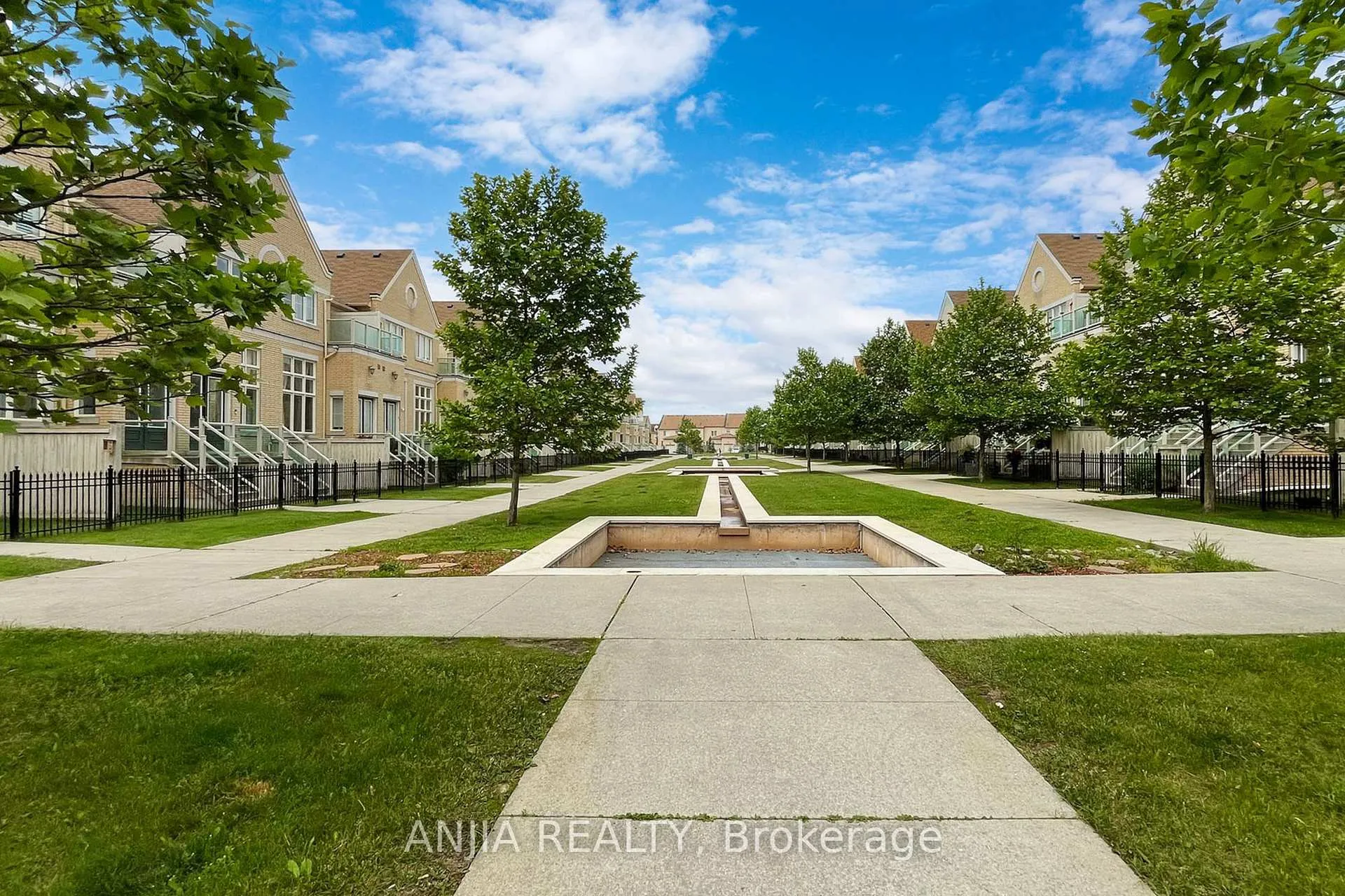 Photo 3 of Unit PH16, 28 Prince Regent Street, Markham, Cathedraltown — HOMEH