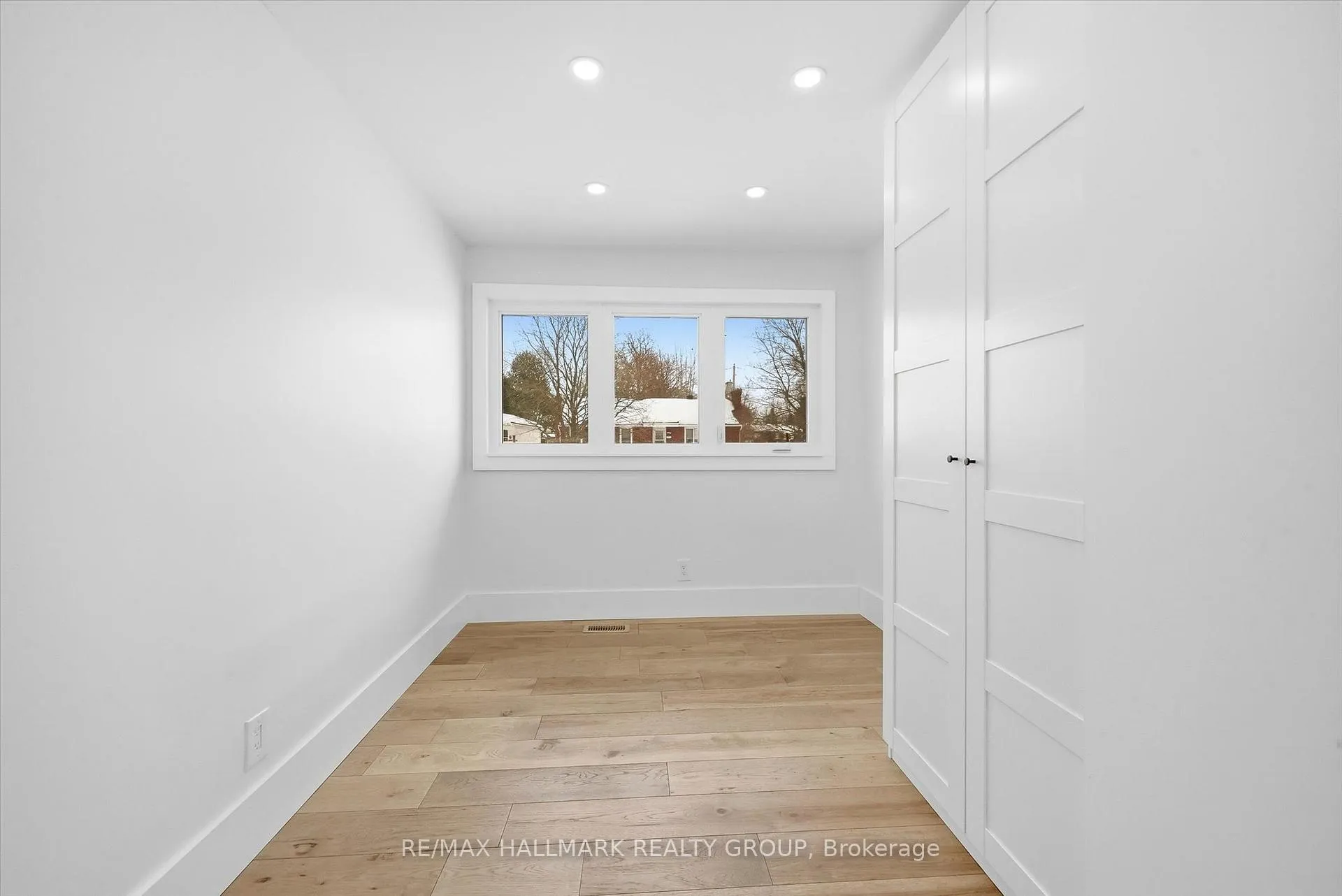 Photo 10 of 26 Florette Street, Ottawa, Cardinal Heights — HOMEH