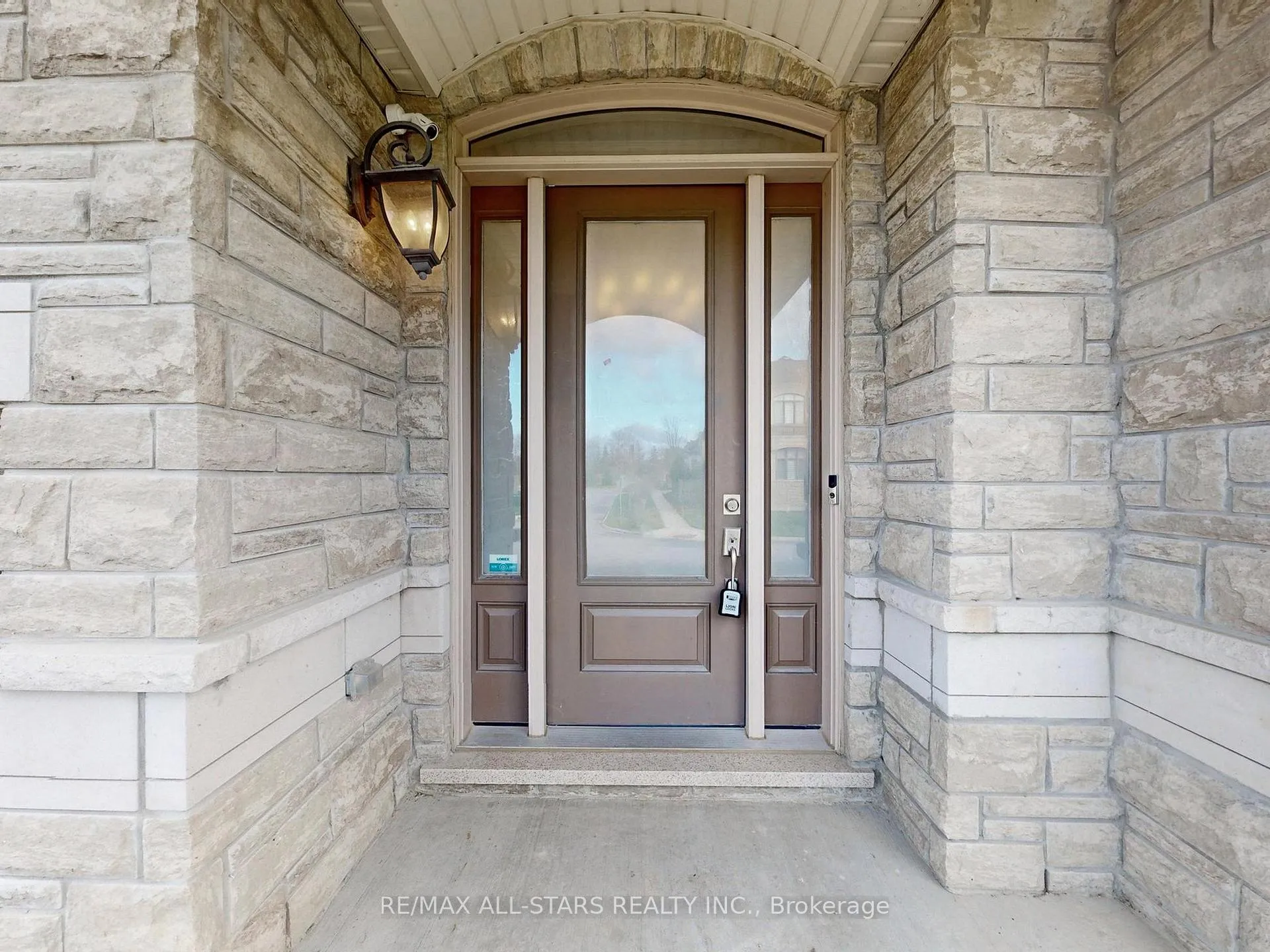 Photo 2 of 48 Cairns Gate, King, King City — HOMEH