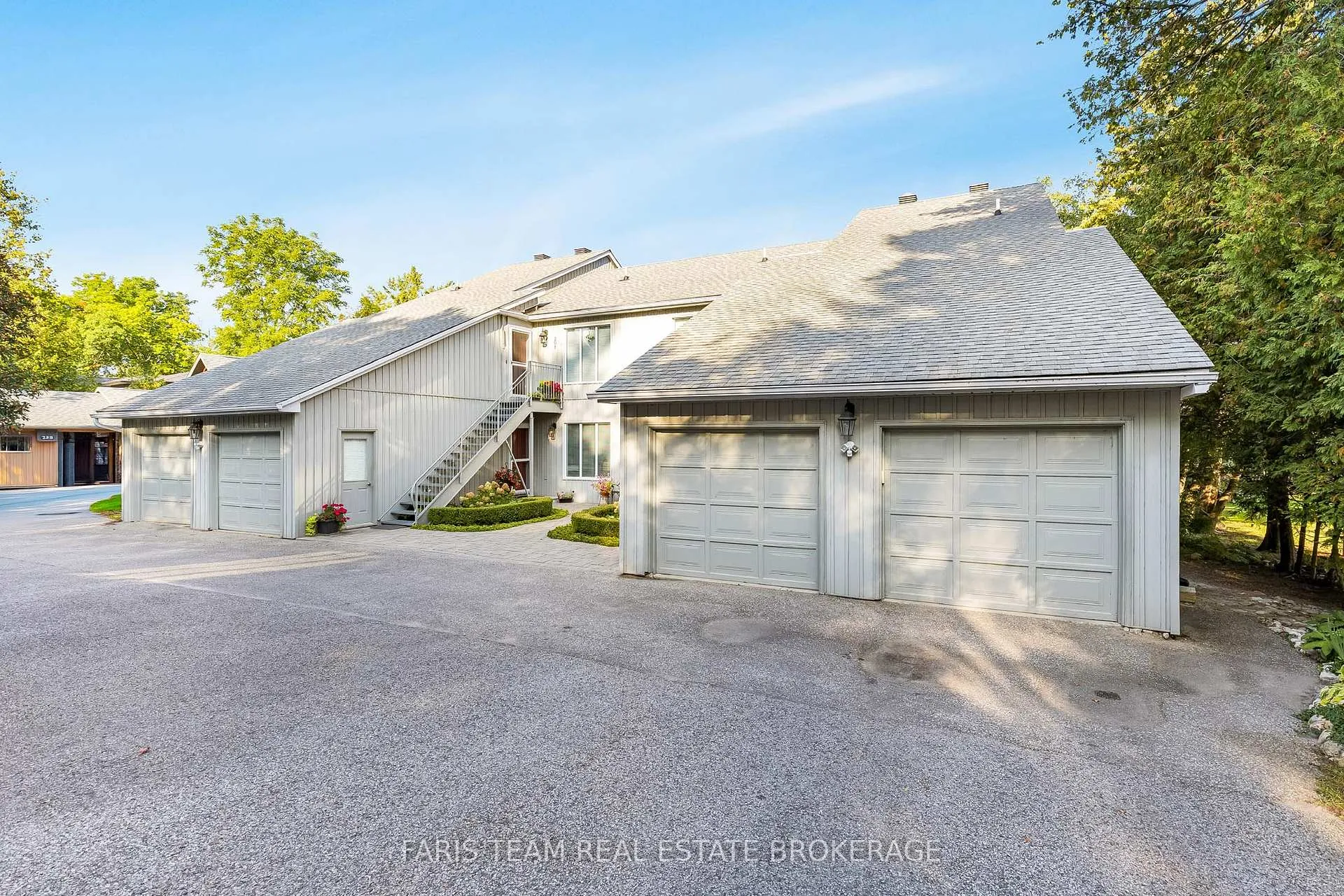 Front of Unit 101, 260 Cedarmere Road