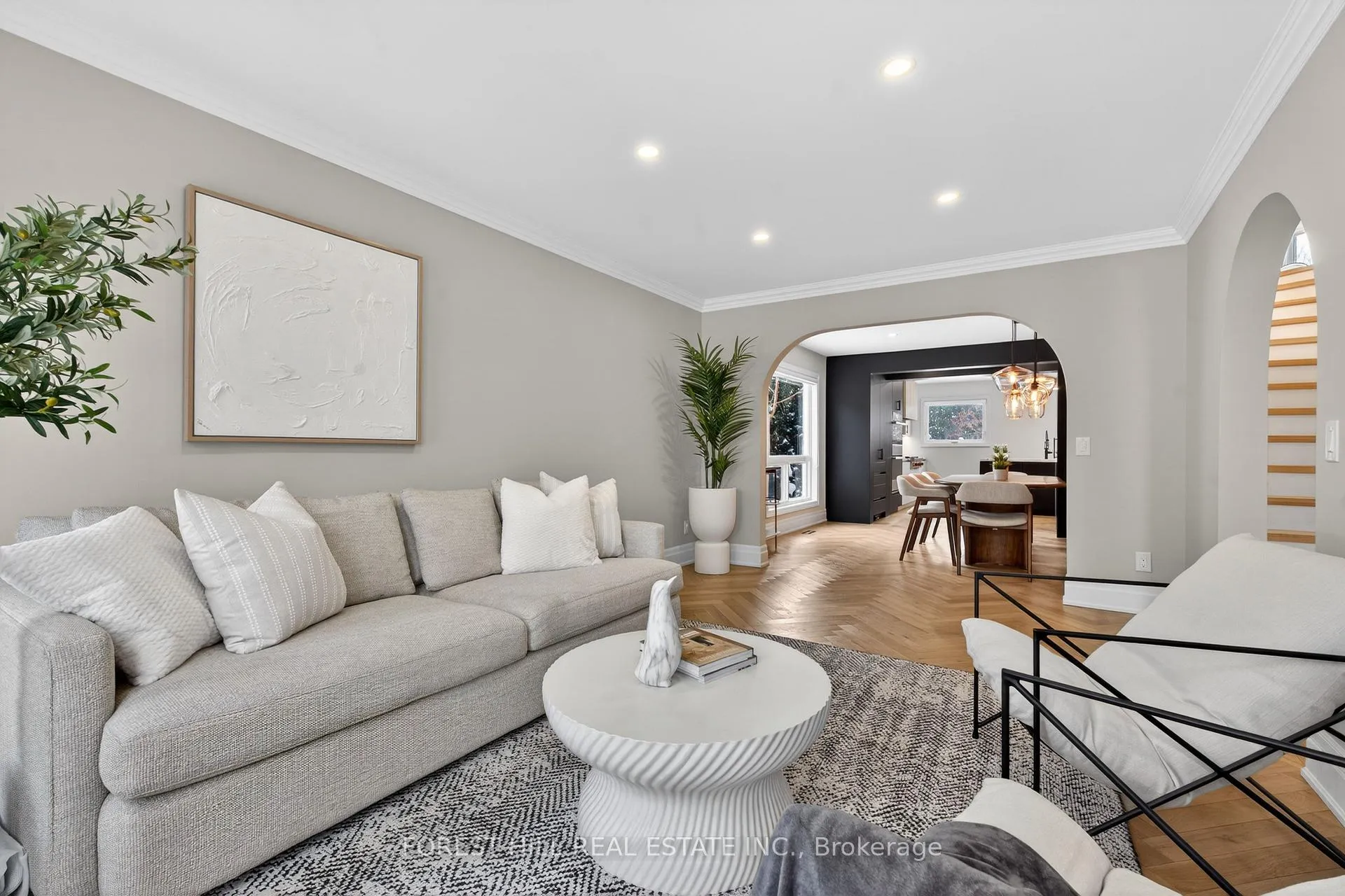 Photo 2 of 16 Casson Place, Markham, Unionville — HOMEH