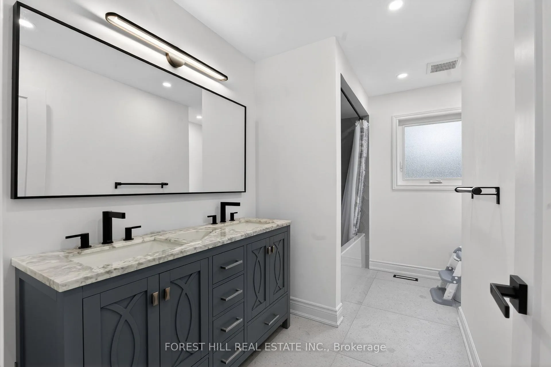 Photo 28 of 16 Casson Place, Markham, Unionville — HOMEH