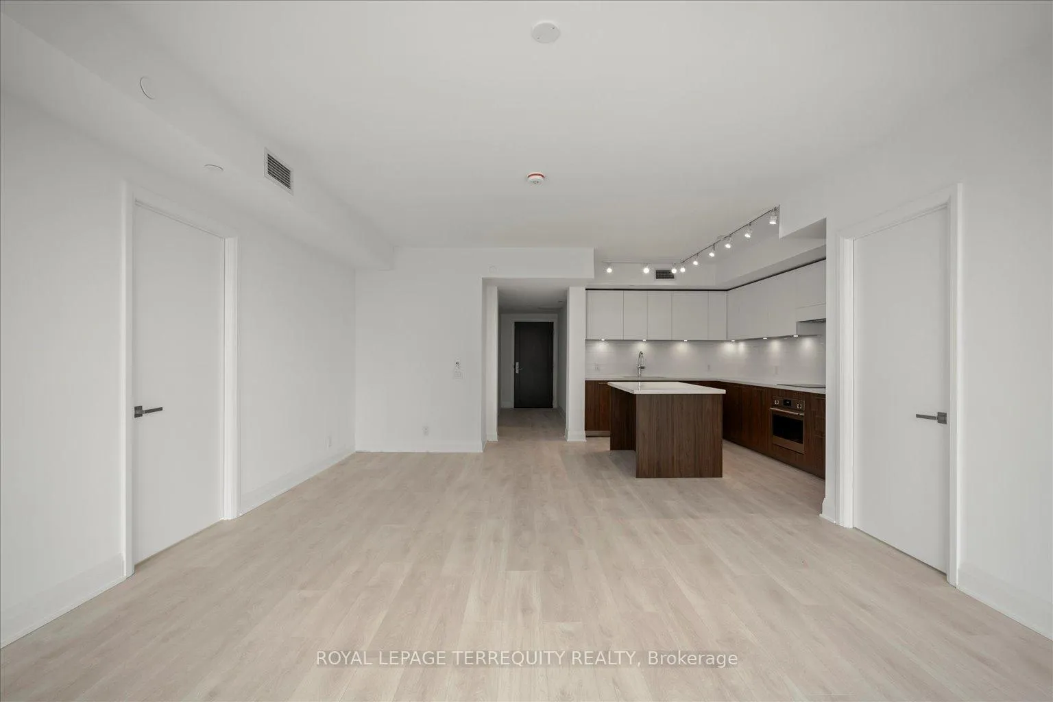 Photo 5 of Unit 1406, 33 Frederick Todd Way, Toronto, Thorncliffe Park — HOMEH