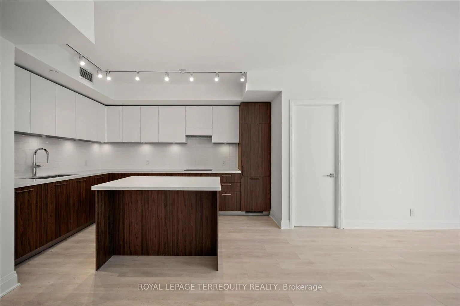 Photo 6 of Unit 1406, 33 Frederick Todd Way, Toronto, Thorncliffe Park — HOMEH