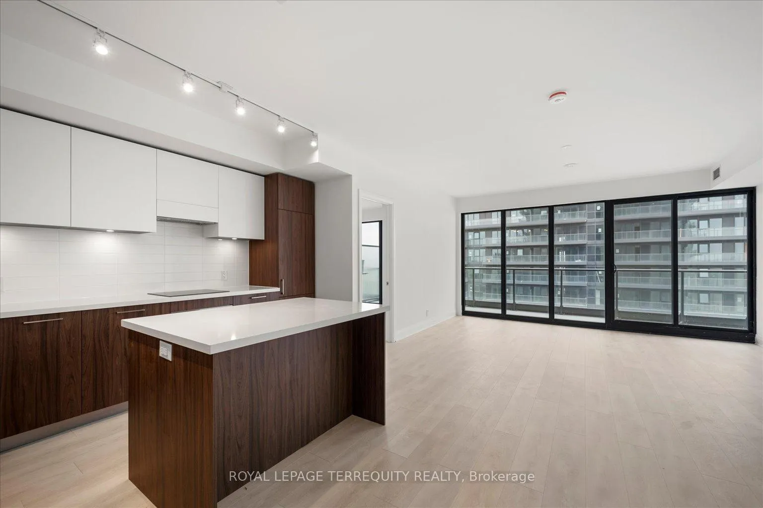 Photo 7 of Unit 1406, 33 Frederick Todd Way, Toronto, Thorncliffe Park — HOMEH