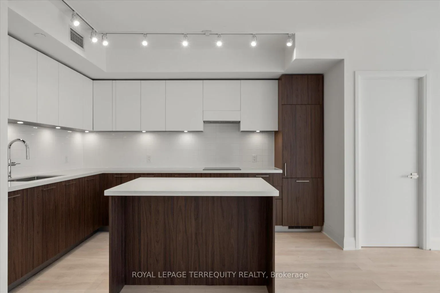 Photo 10 of Unit 1406, 33 Frederick Todd Way, Toronto, Thorncliffe Park — HOMEH