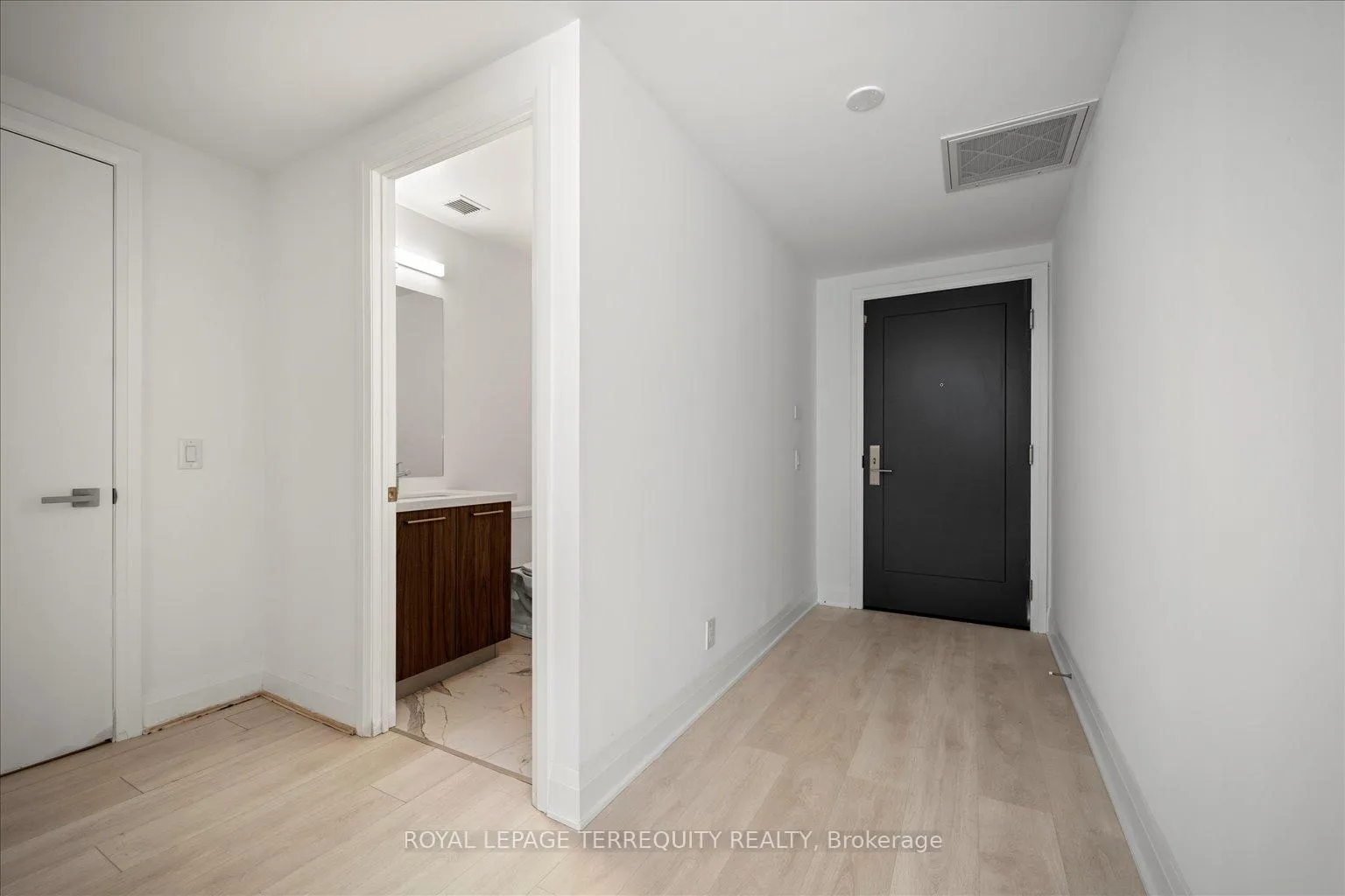 Photo 22 of Unit 1406, 33 Frederick Todd Way, Toronto, Thorncliffe Park — HOMEH