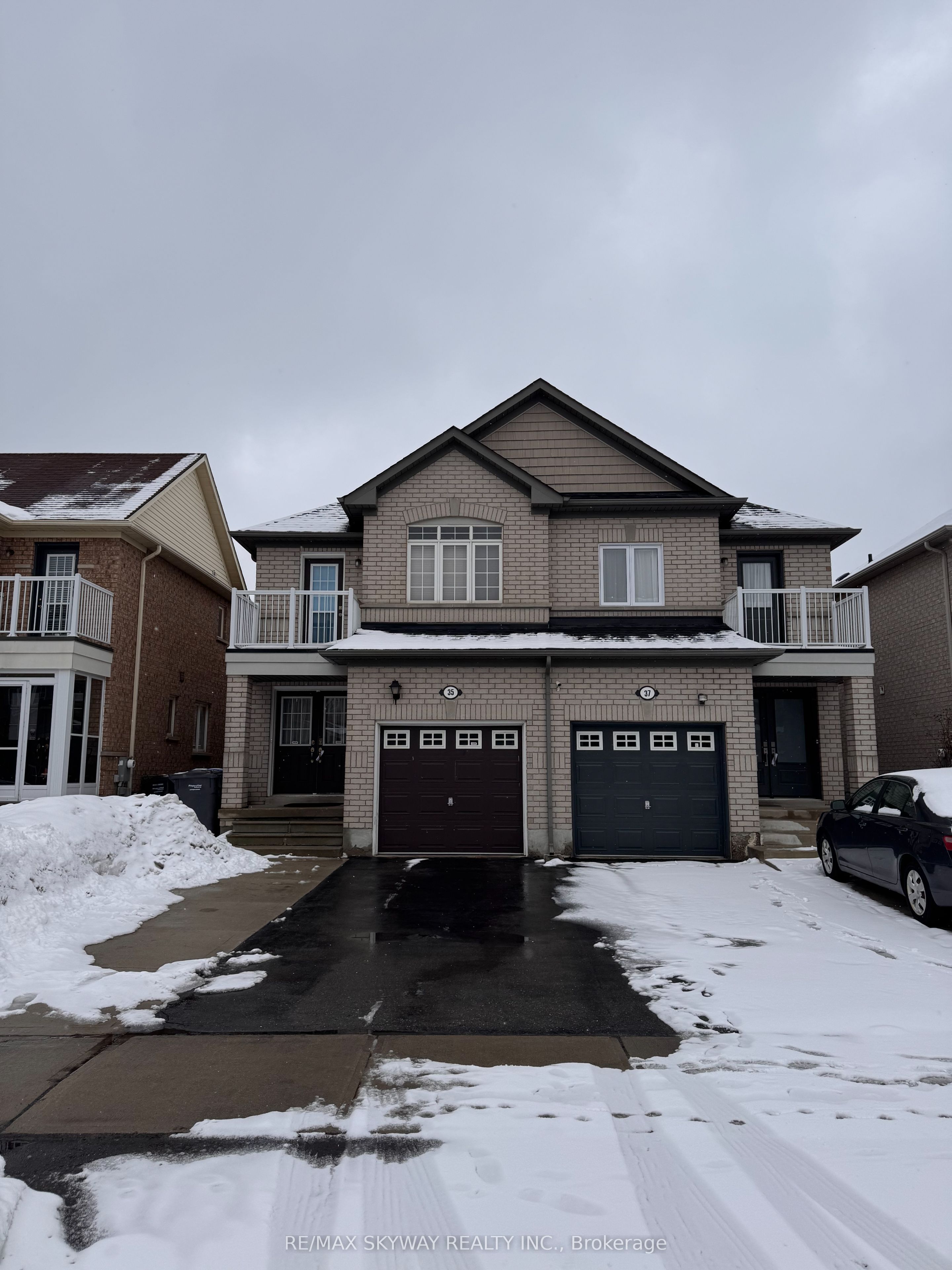 Front of Unit Upper, 35 Tanasi Road