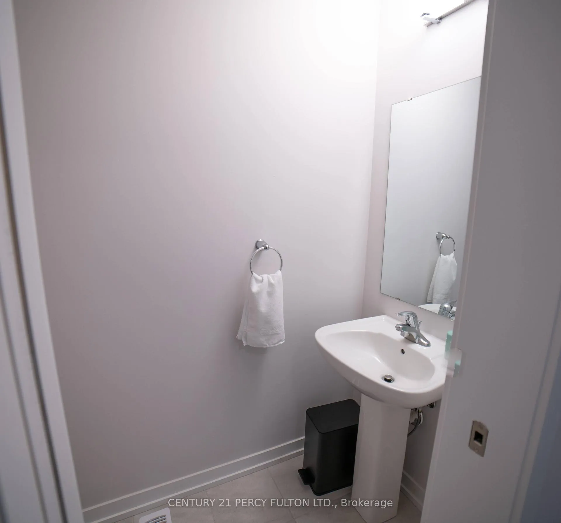 Photo 17 of 54 Trailside Drive, Norfolk — HOMEH