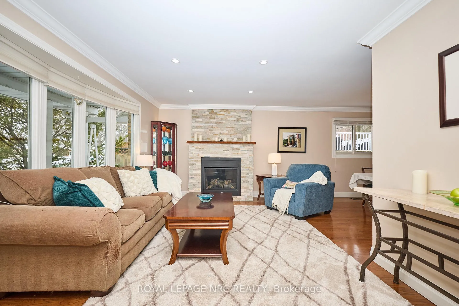 Photo 3 of 29 Westgate Park Drive, St. Catharines, Lakeshore — HOMEH
