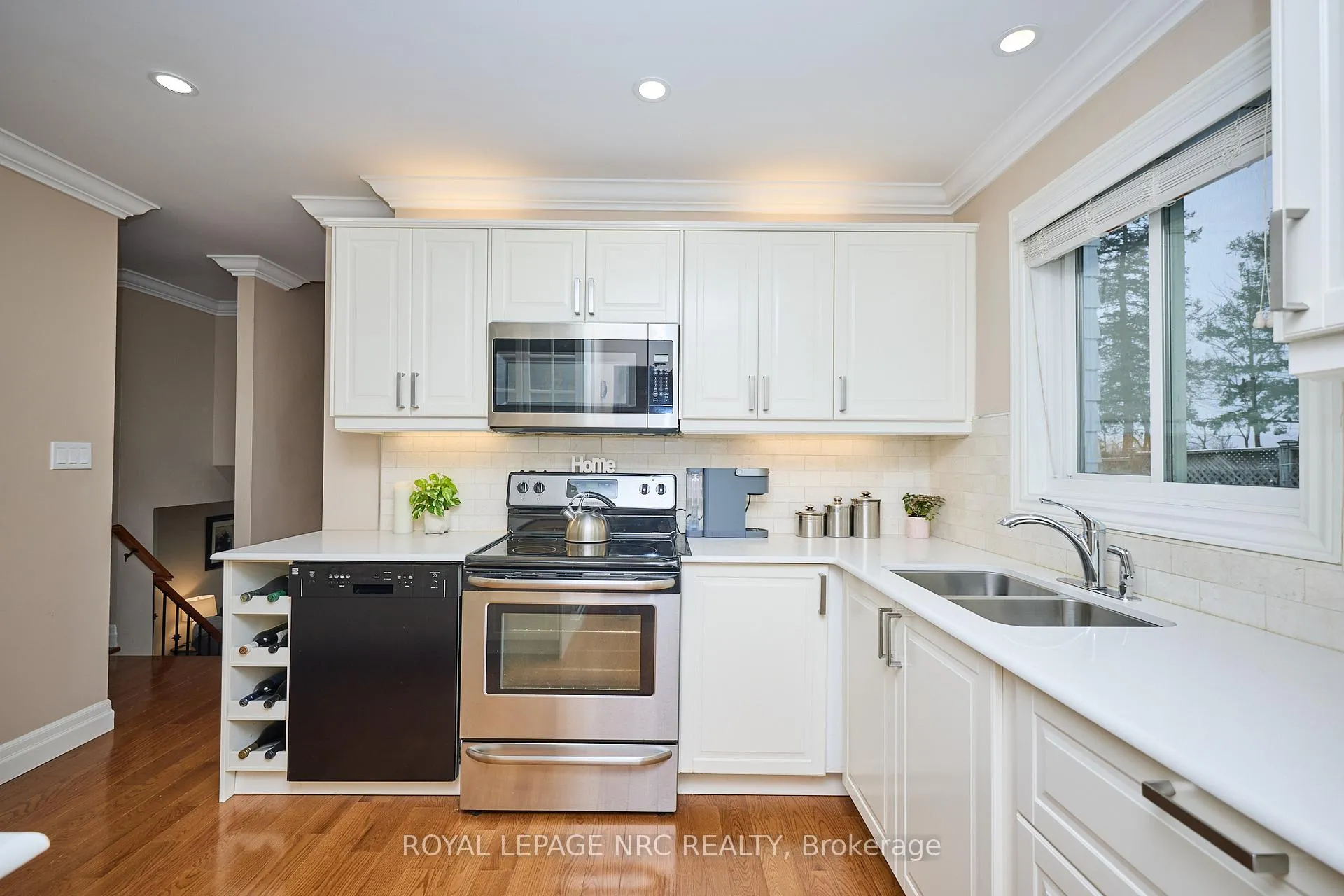 Photo 9 of 29 Westgate Park Drive, St. Catharines, Lakeshore — HOMEH