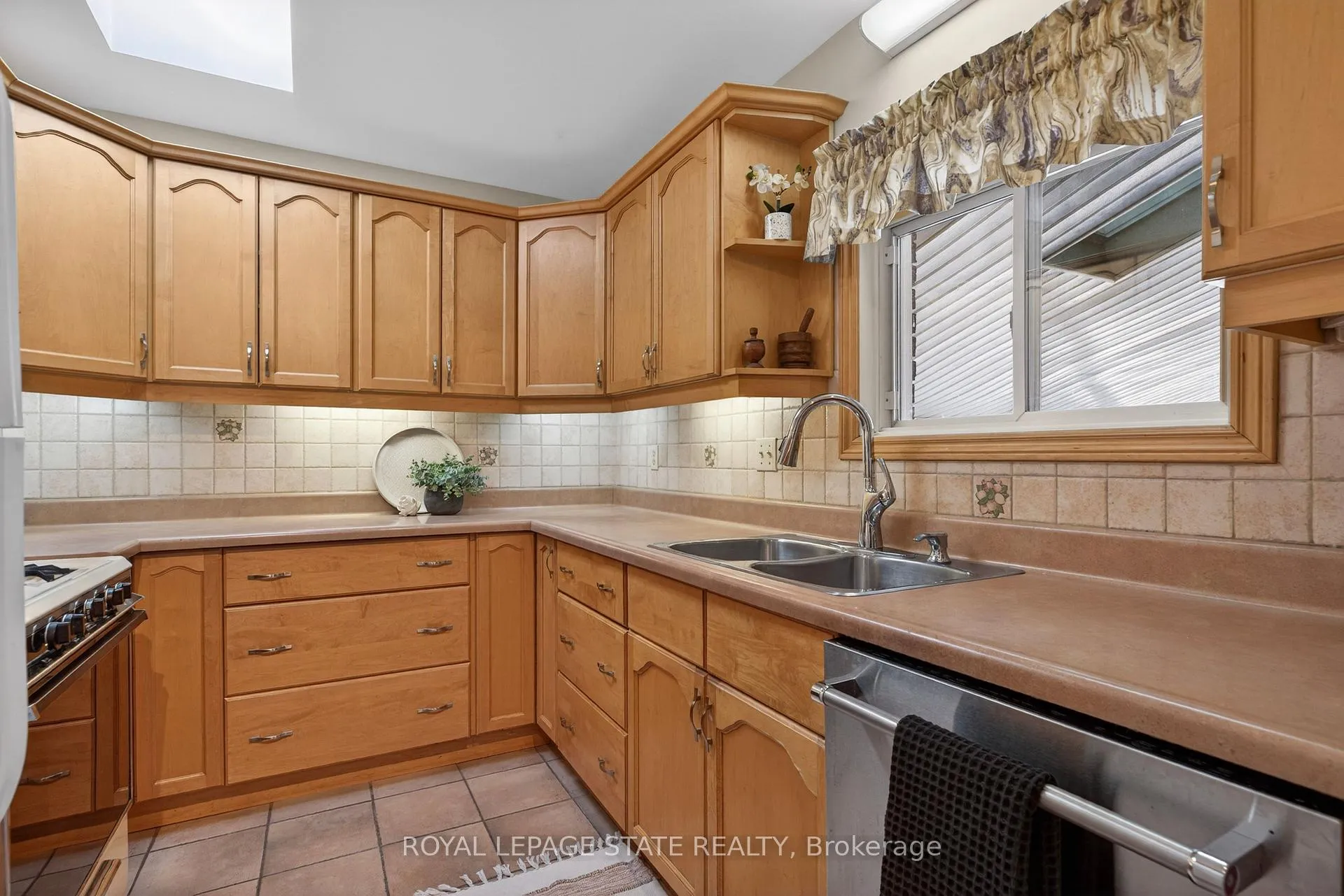 Photo 13 of 624 Seventh Avenue, Hamilton, Macassa — HOMEH
