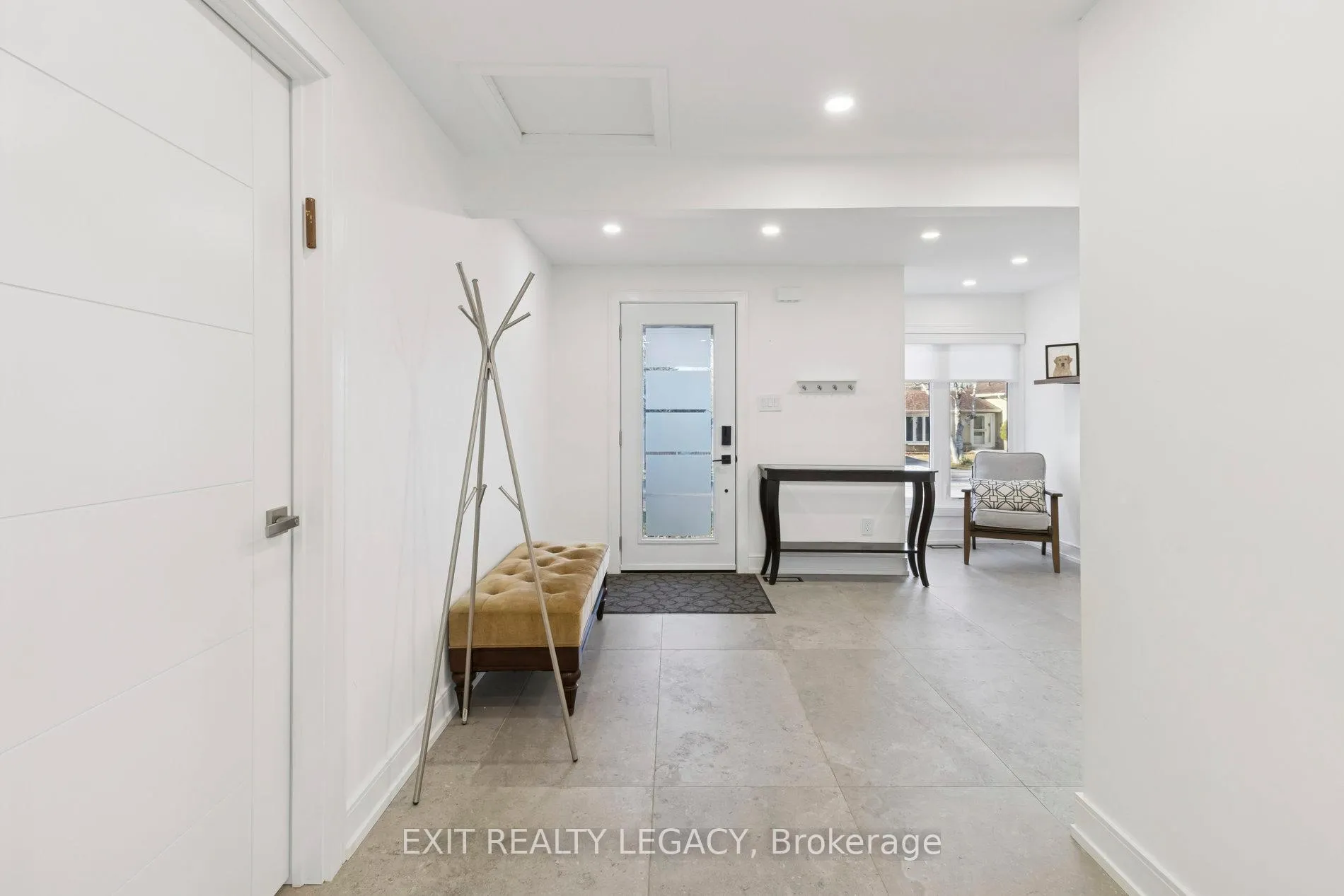 Photo 3 of 4 Oak Court, Aurora, Aurora Village — HOMEH