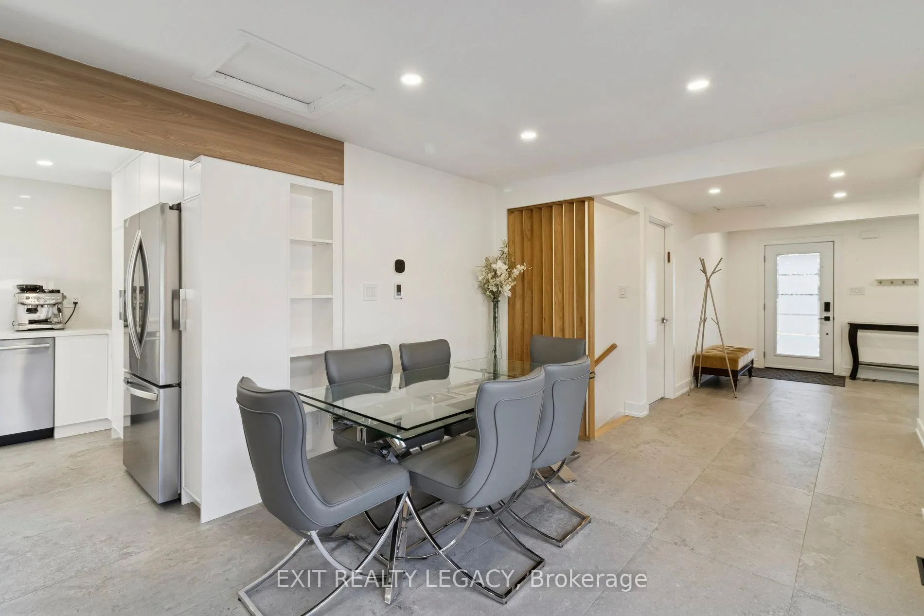 Photo 5 of 4 Oak Court, Aurora, Aurora Village — HOMEH