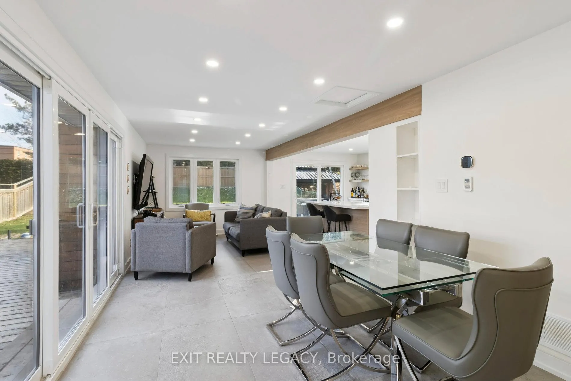 Photo 6 of 4 Oak Court, Aurora, Aurora Village — HOMEH