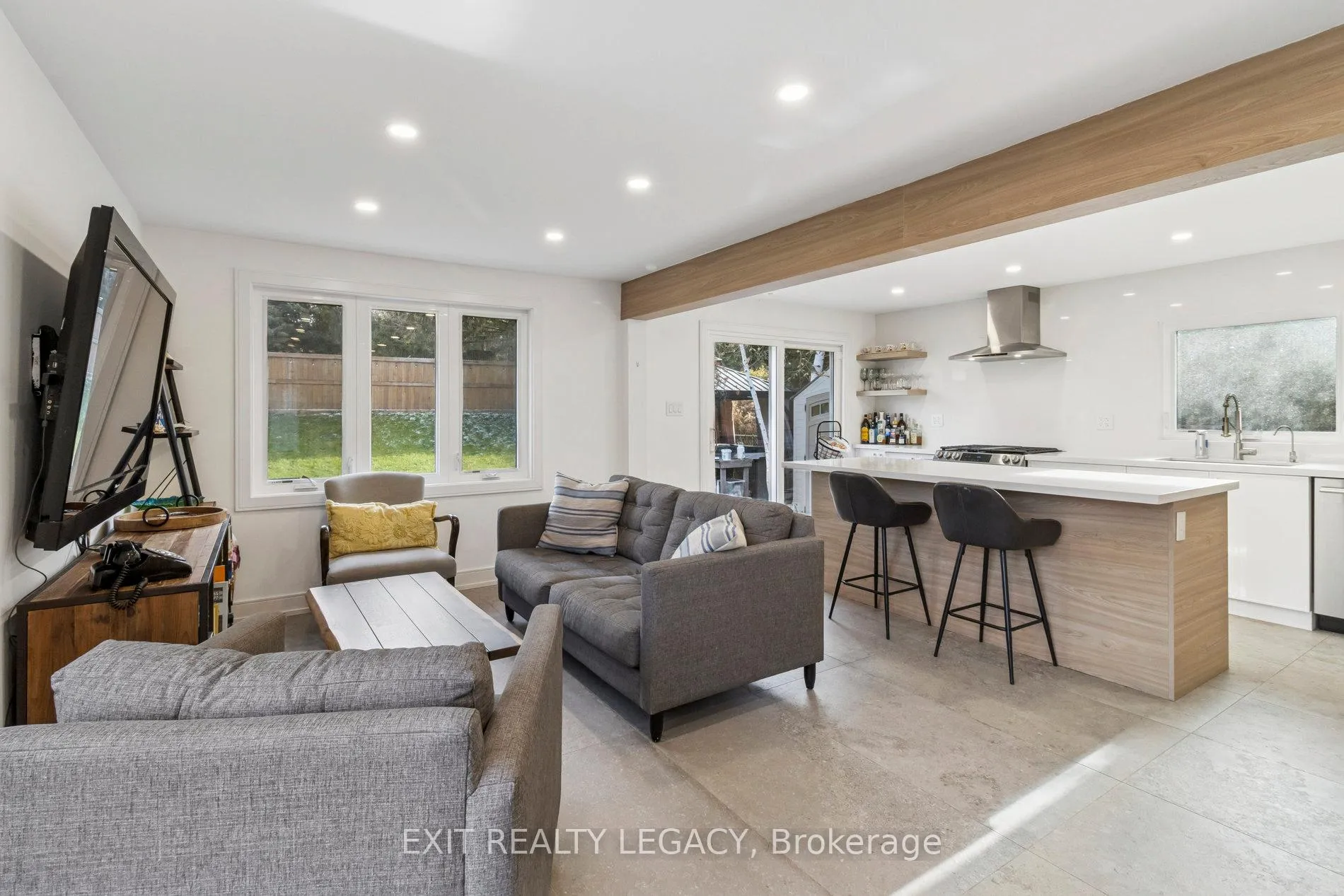Photo 9 of 4 Oak Court, Aurora, Aurora Village — HOMEH
