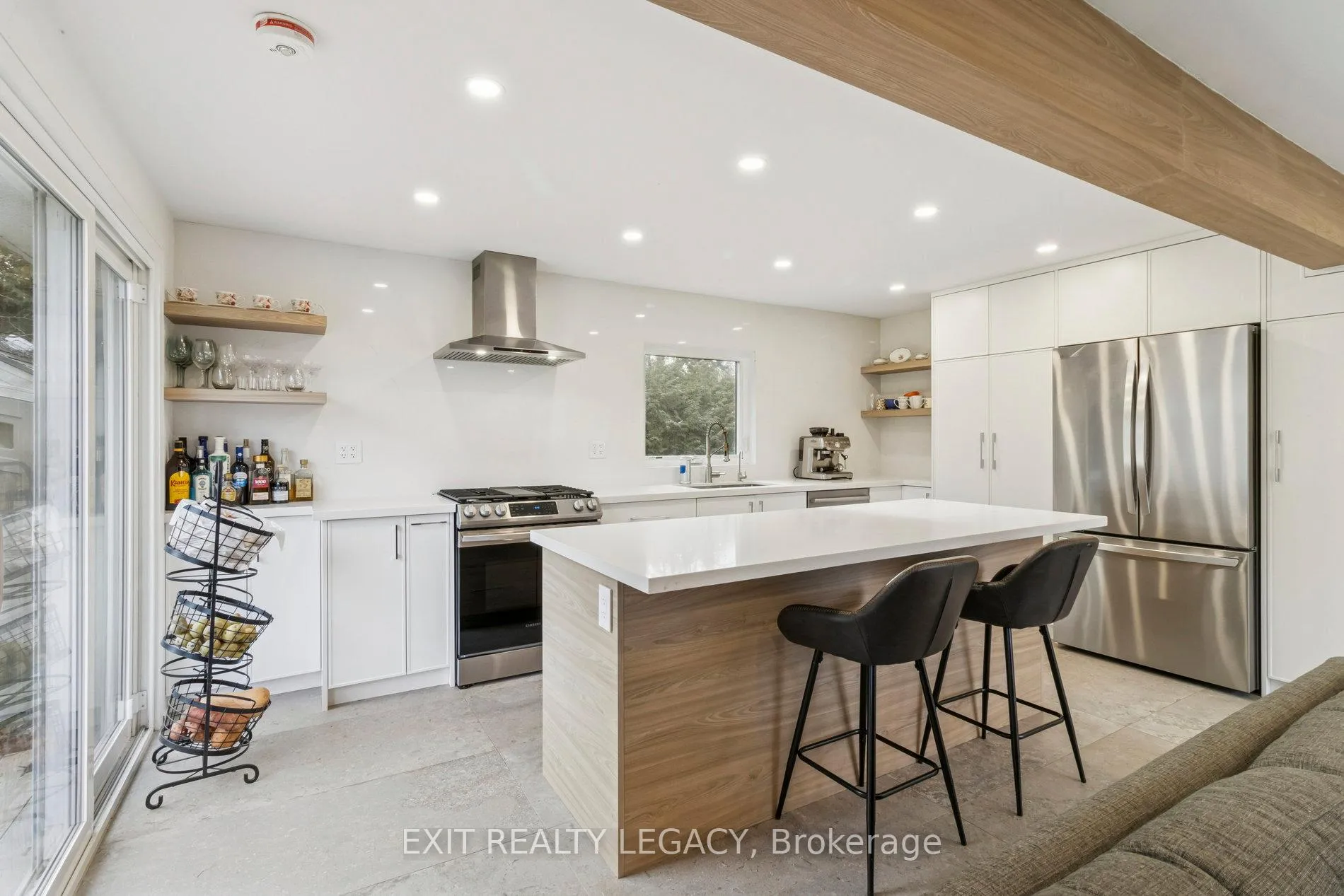 Photo 10 of 4 Oak Court, Aurora, Aurora Village — HOMEH