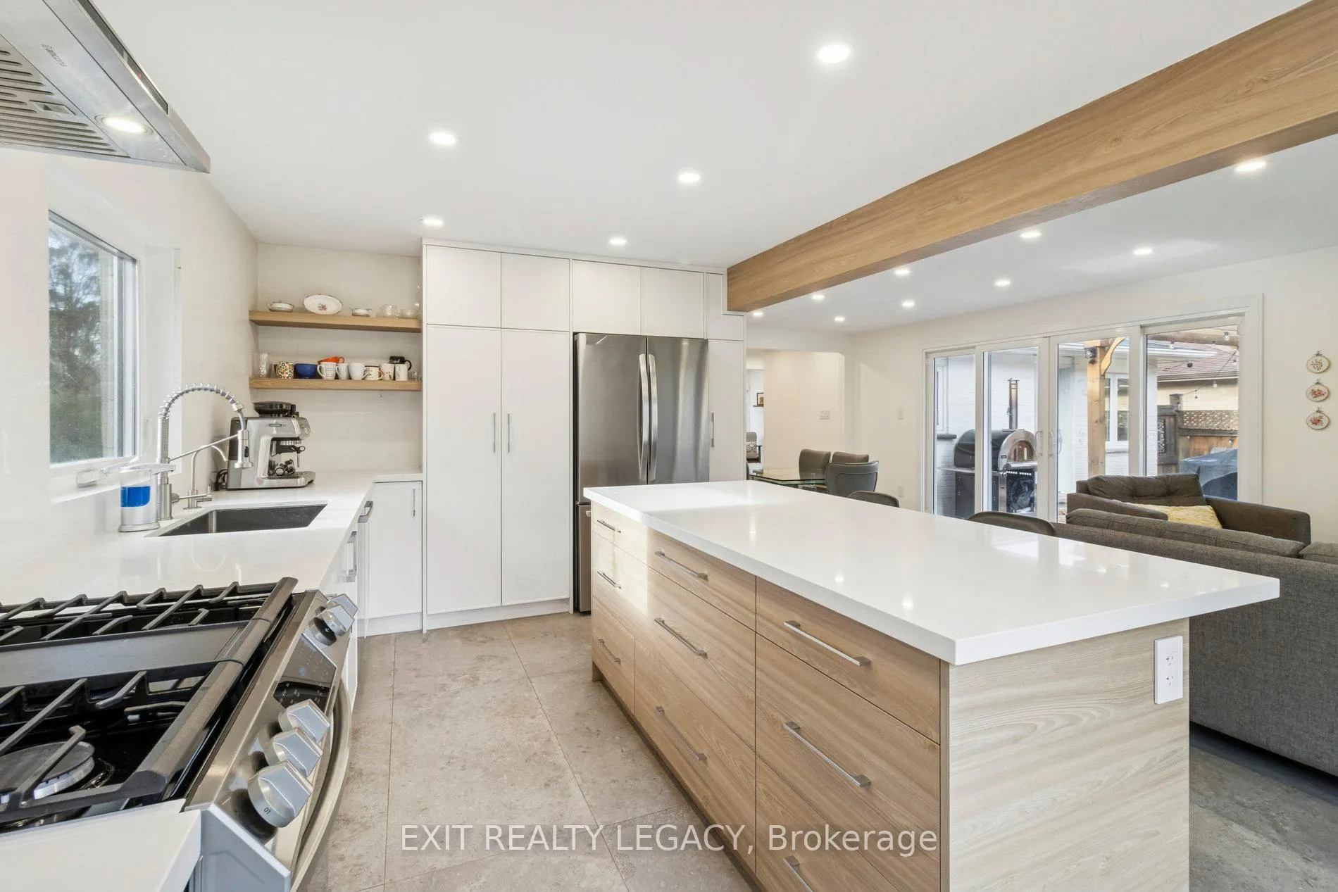 Photo 11 of 4 Oak Court, Aurora, Aurora Village — HOMEH