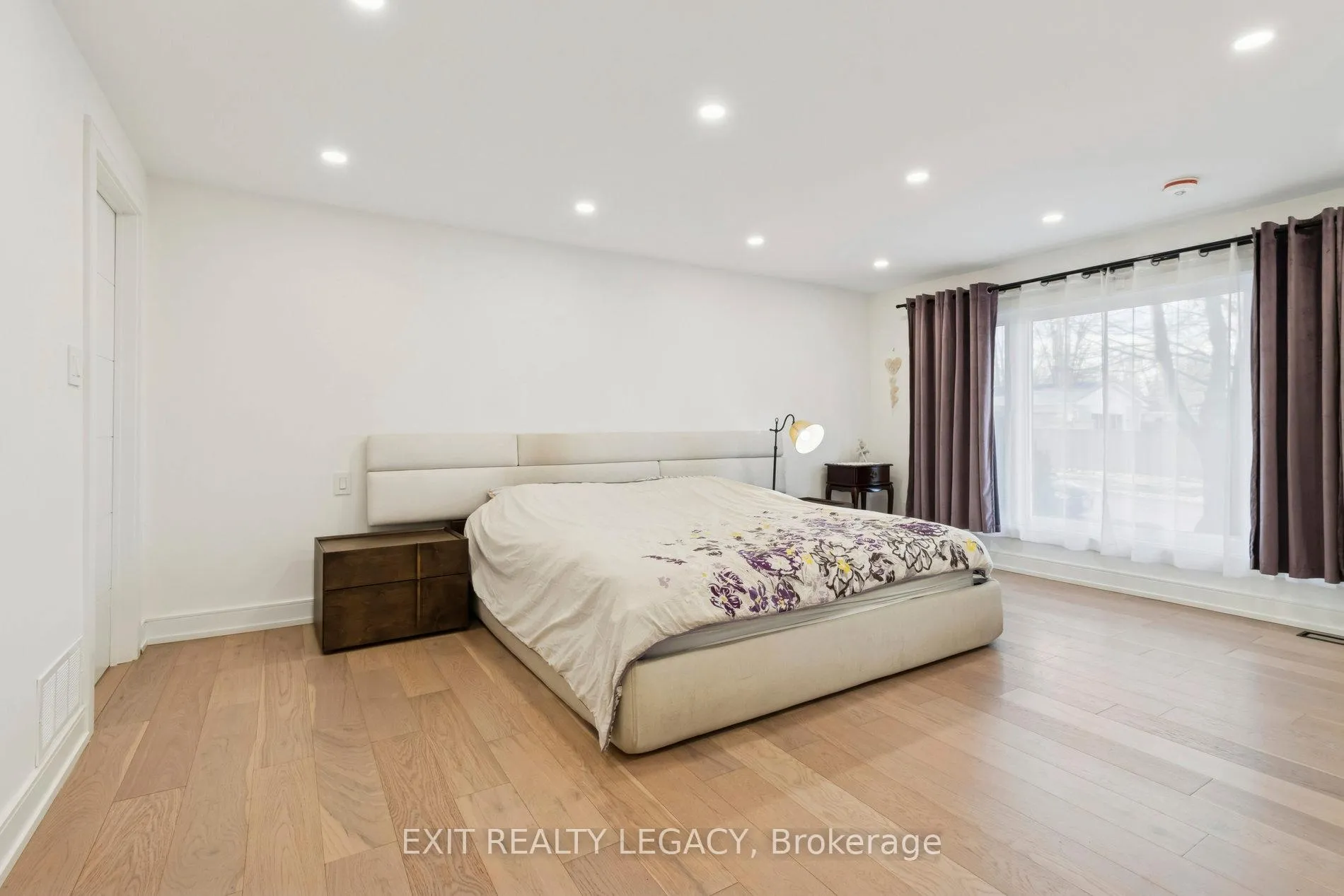 Photo 13 of 4 Oak Court, Aurora, Aurora Village — HOMEH