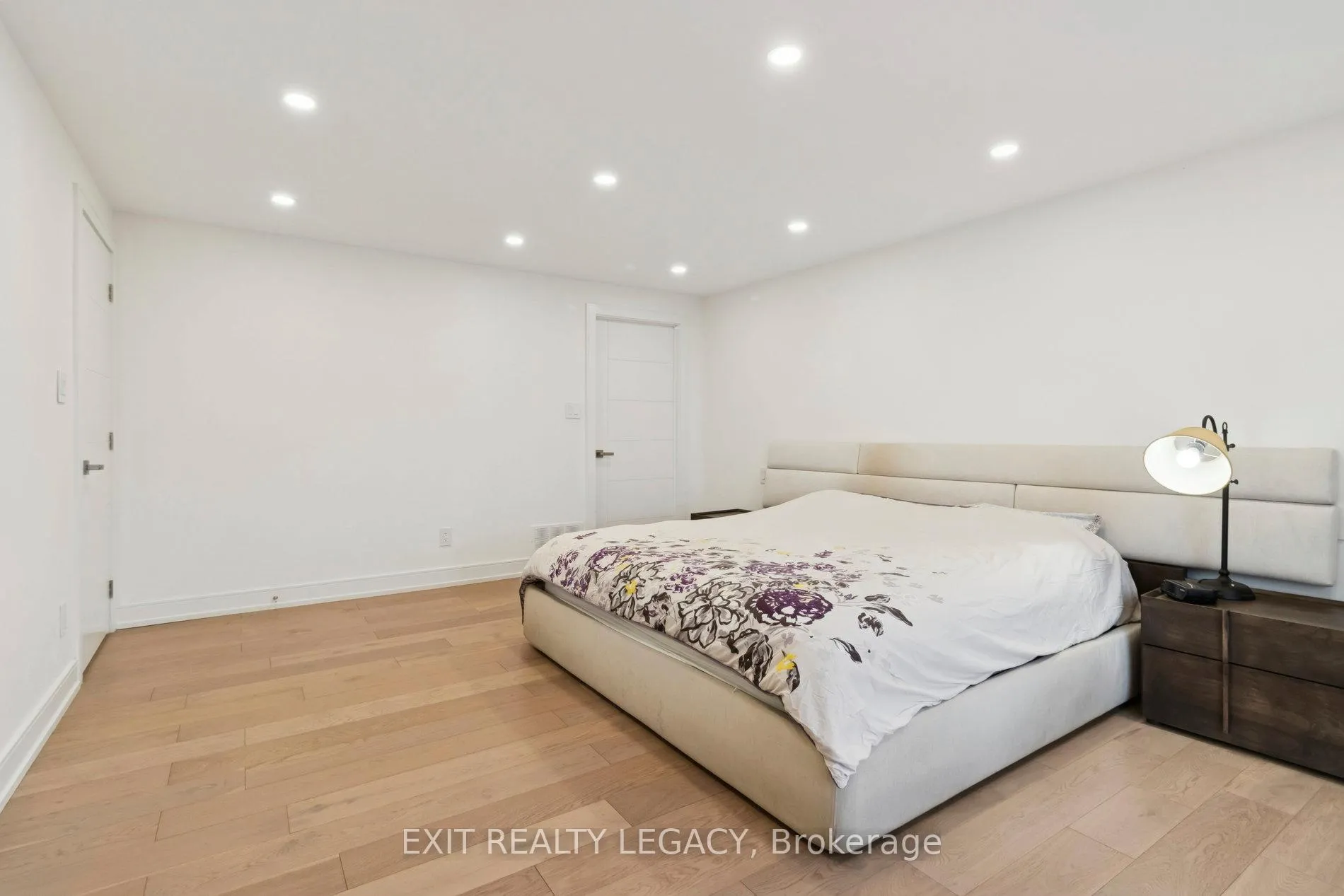 Photo 14 of 4 Oak Court, Aurora, Aurora Village — HOMEH