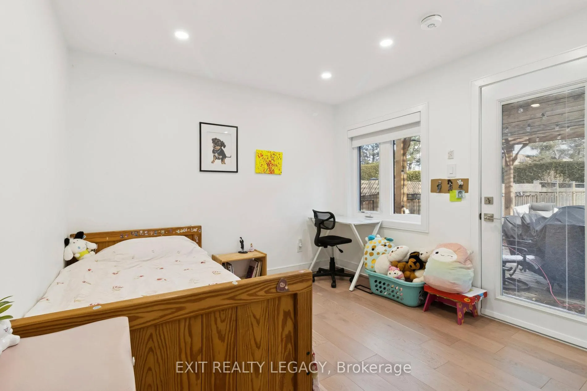 Photo 17 of 4 Oak Court, Aurora, Aurora Village — HOMEH