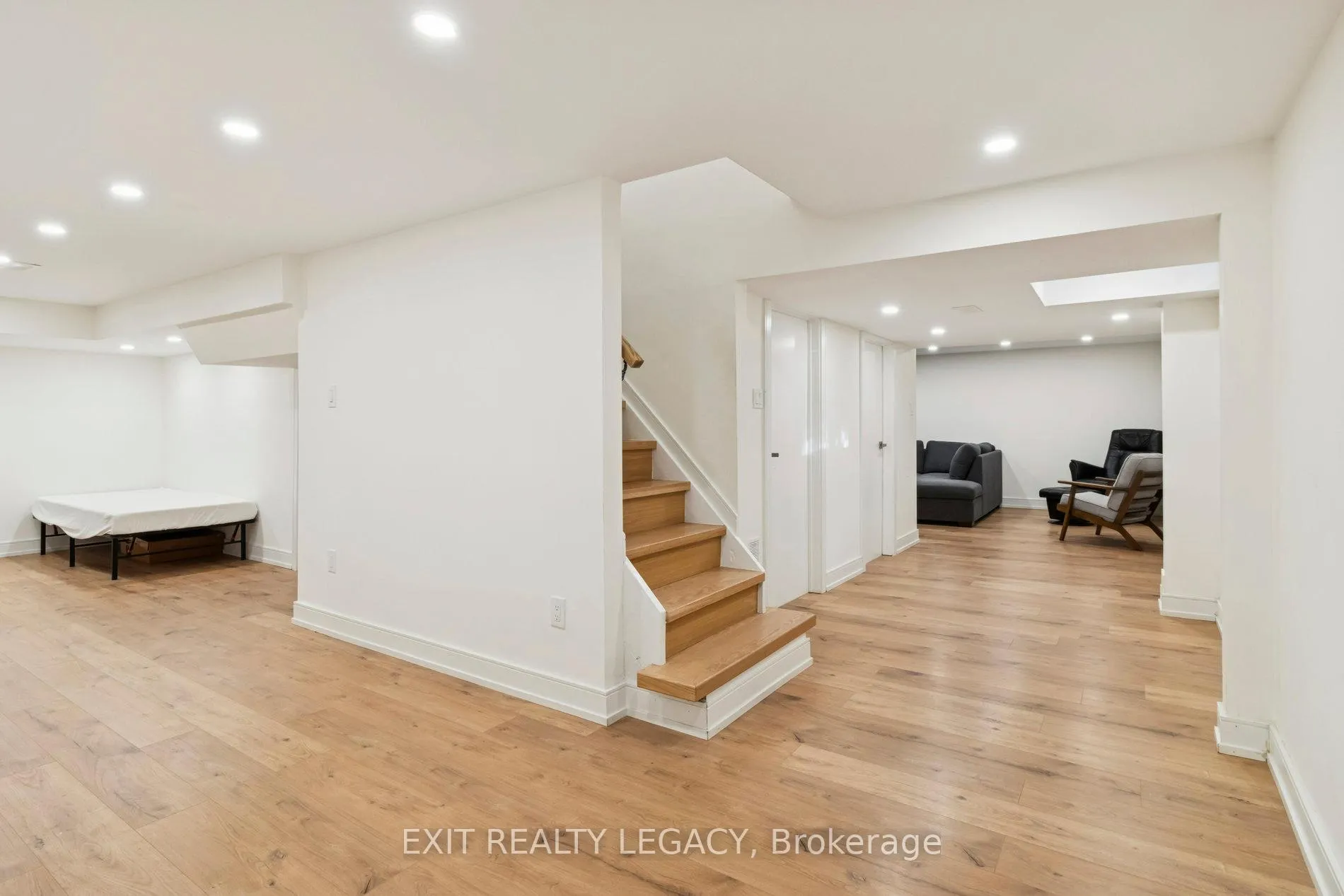 Photo 26 of 4 Oak Court, Aurora, Aurora Village — HOMEH